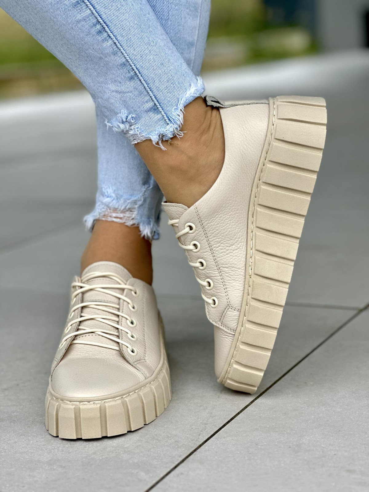 Bezowe-trampki-damskie-skorzane-OLEKSY-polskiej-produkcji-na-grubej-podeszwie