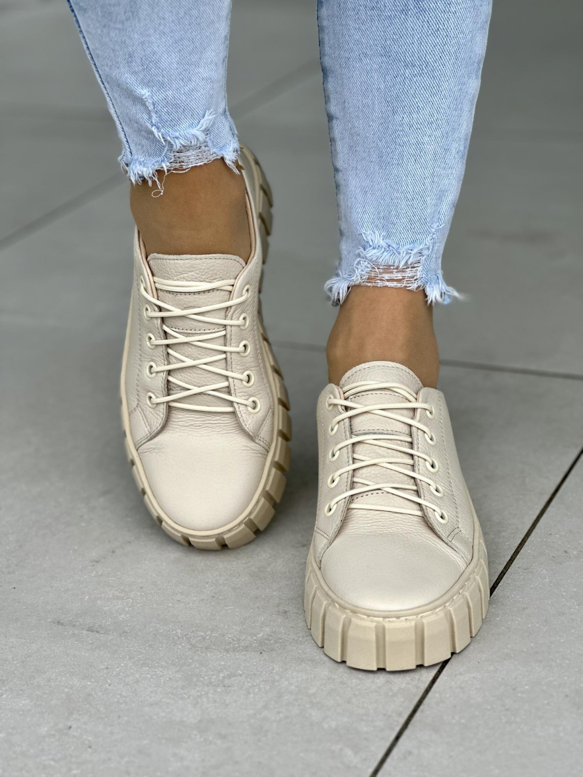 Bezowe-trampki-damskie-skorzane-OLEKSY-polskiej-produkcji-na-grubej-podeszwie