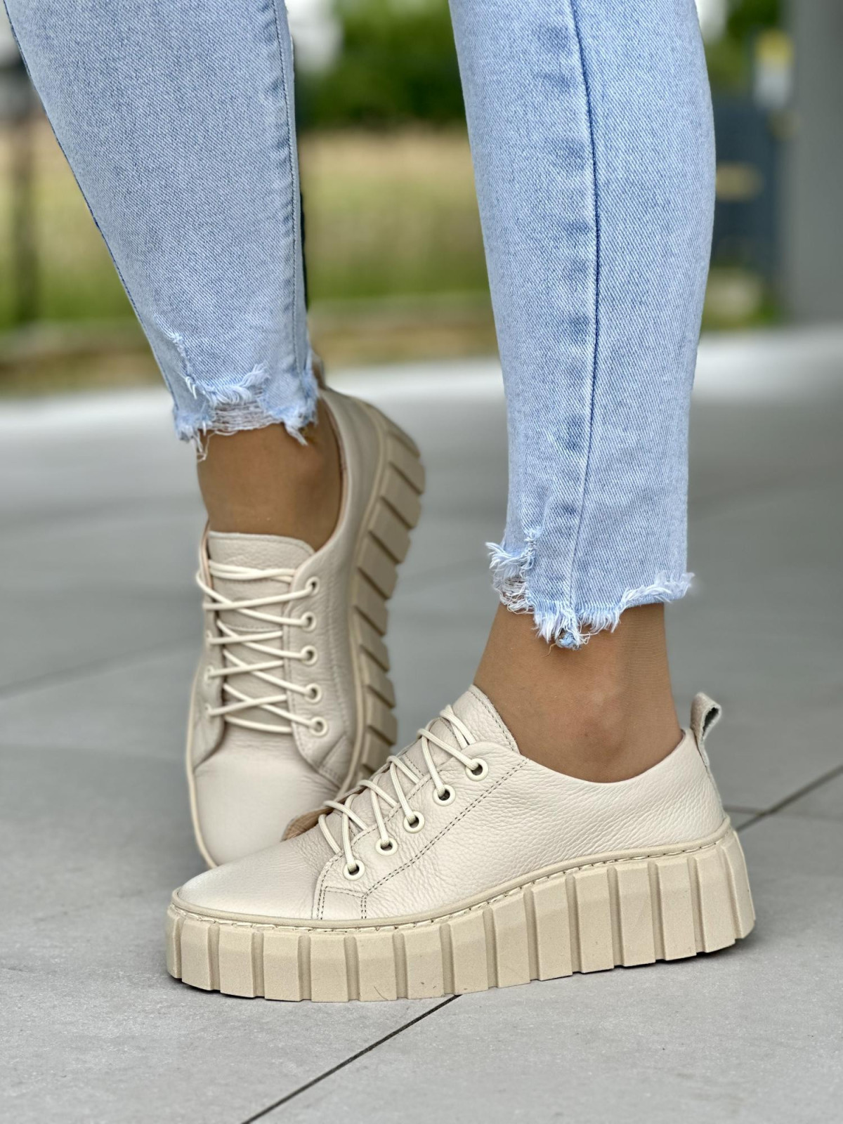 Bezowe-trampki-damskie-skorzane-OLEKSY-polskiej-produkcji-na-grubej-podeszwie