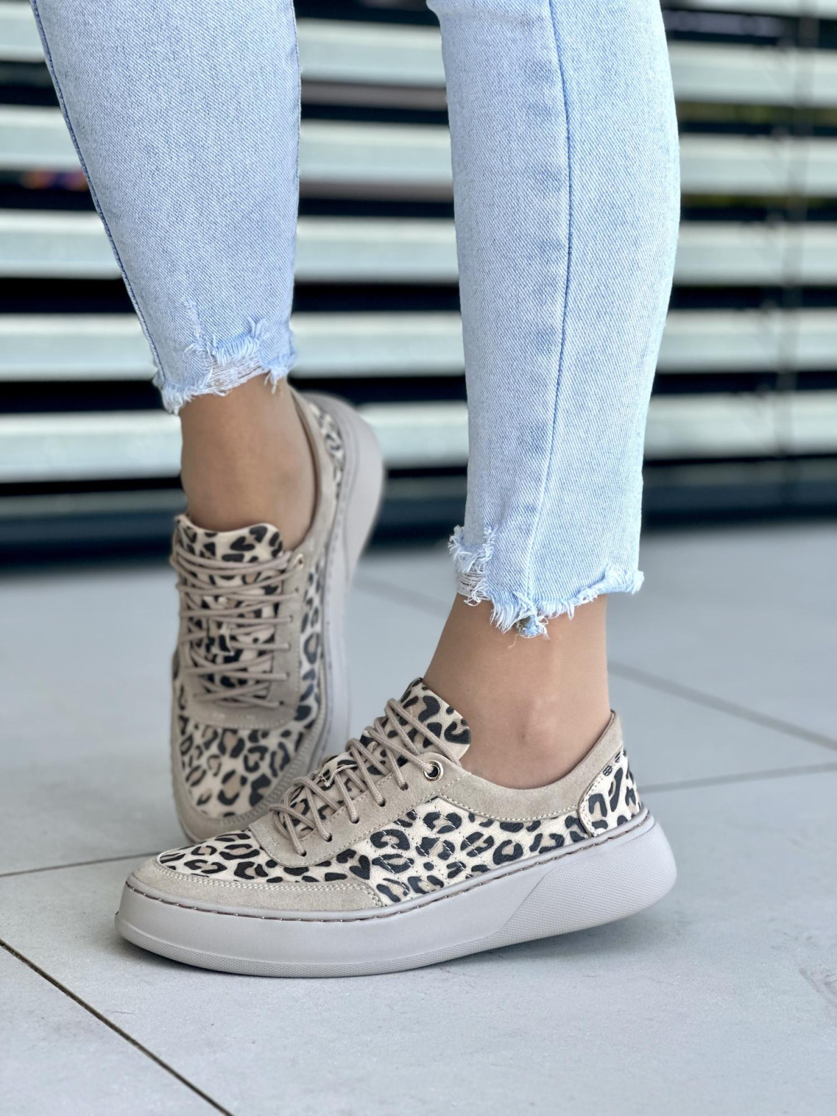 Bezowe-trampki-ze-skory-naturalnej-OLEKSY-polskiej-produkcji