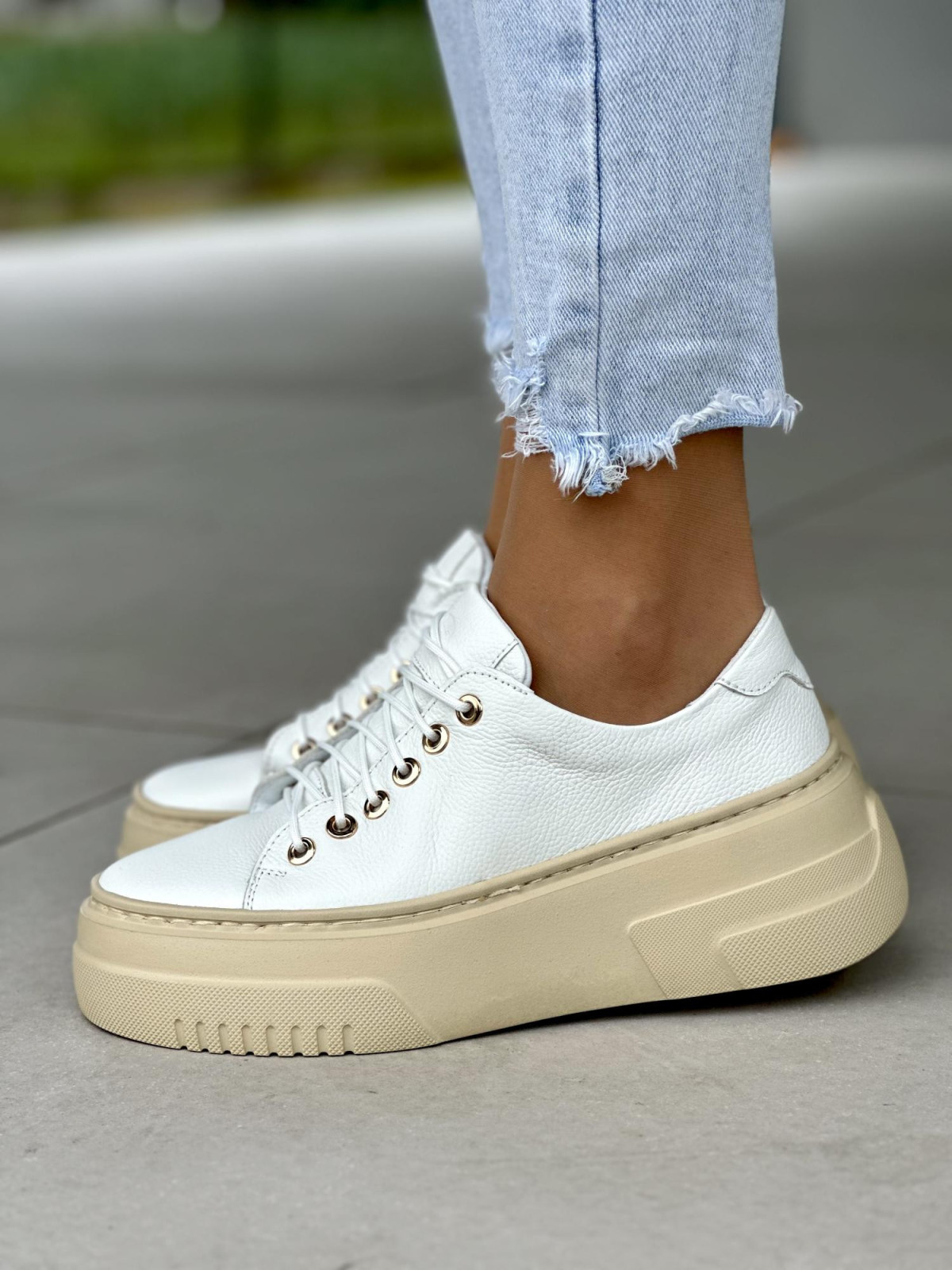 Biale-trampki-damskie-skorzane-oleksy-polskiej-produkcji