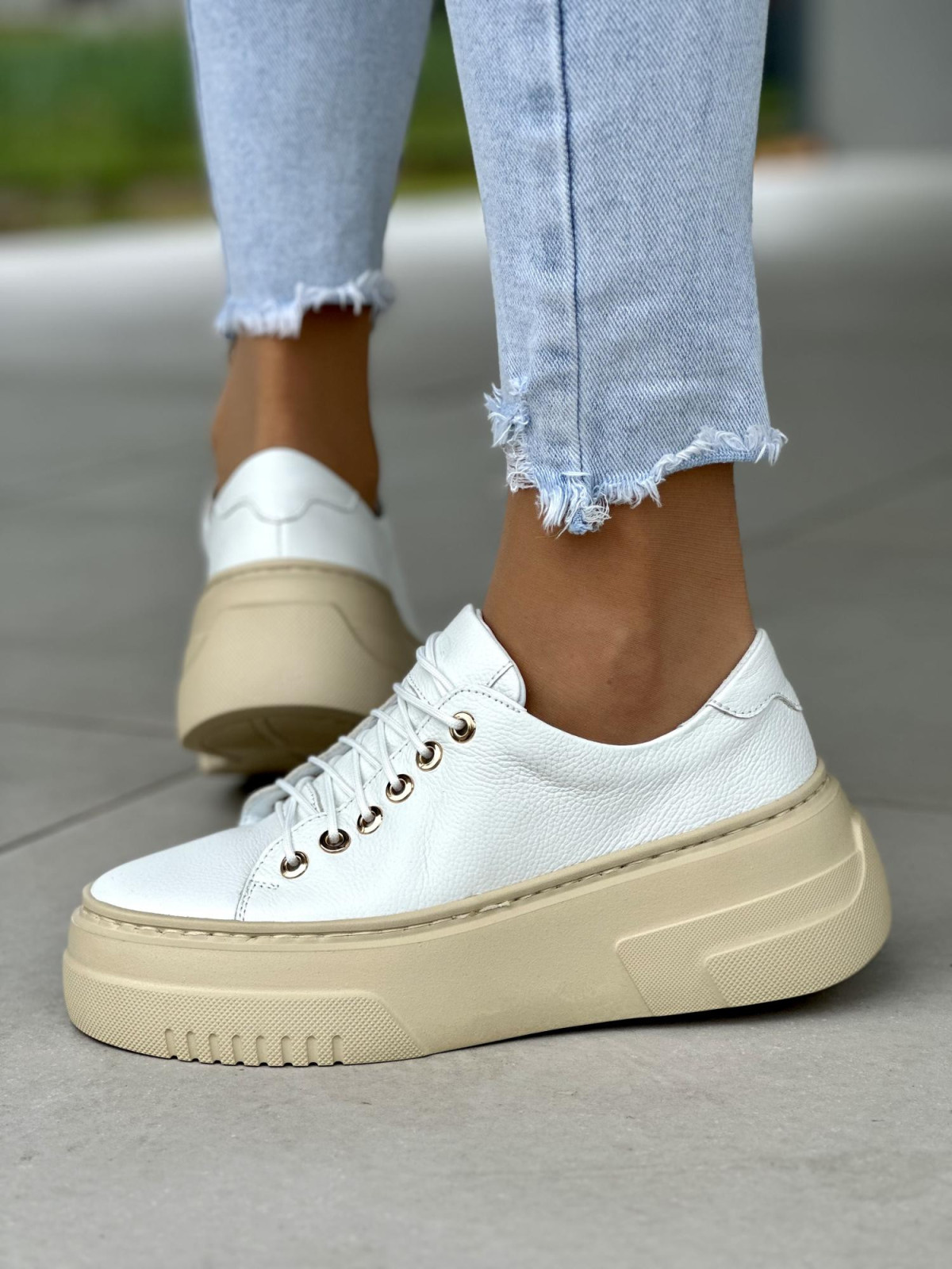 Biale-trampki-damskie-skorzane-oleksy-polskiej-produkcji