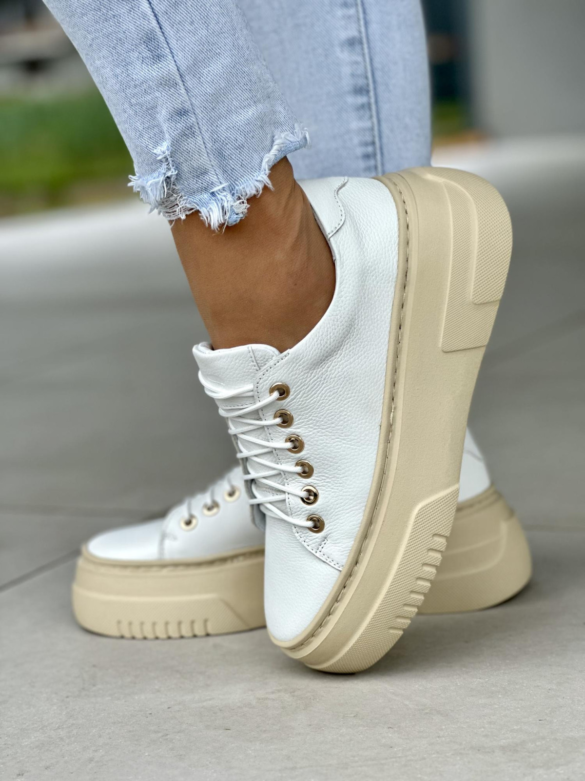 Biale-trampki-damskie-skorzane-oleksy-polskiej-produkcji