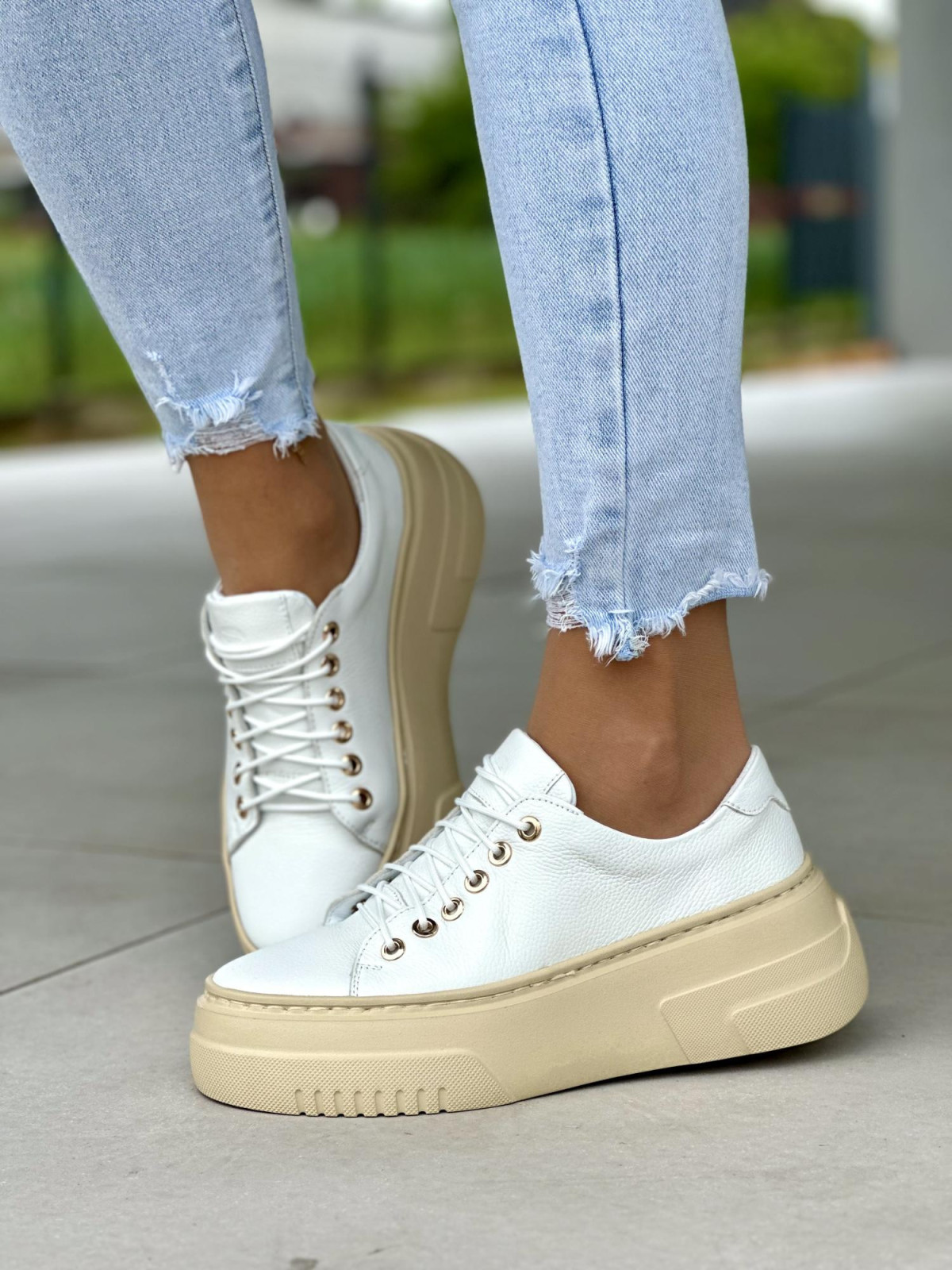 Biale-trampki-damskie-skorzane-oleksy-polskiej-produkcji