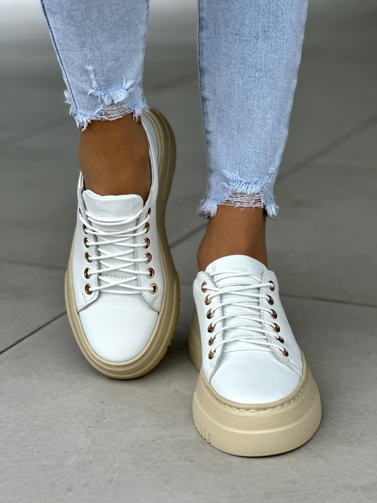 Biale-trampki-damskie-skorzane-oleksy-polskiej-produkcji