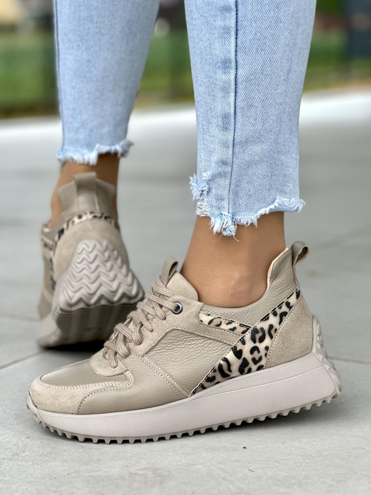 Bezowe-sneakersy-damskie-skorzane-polskiej-produkcji-oleksy