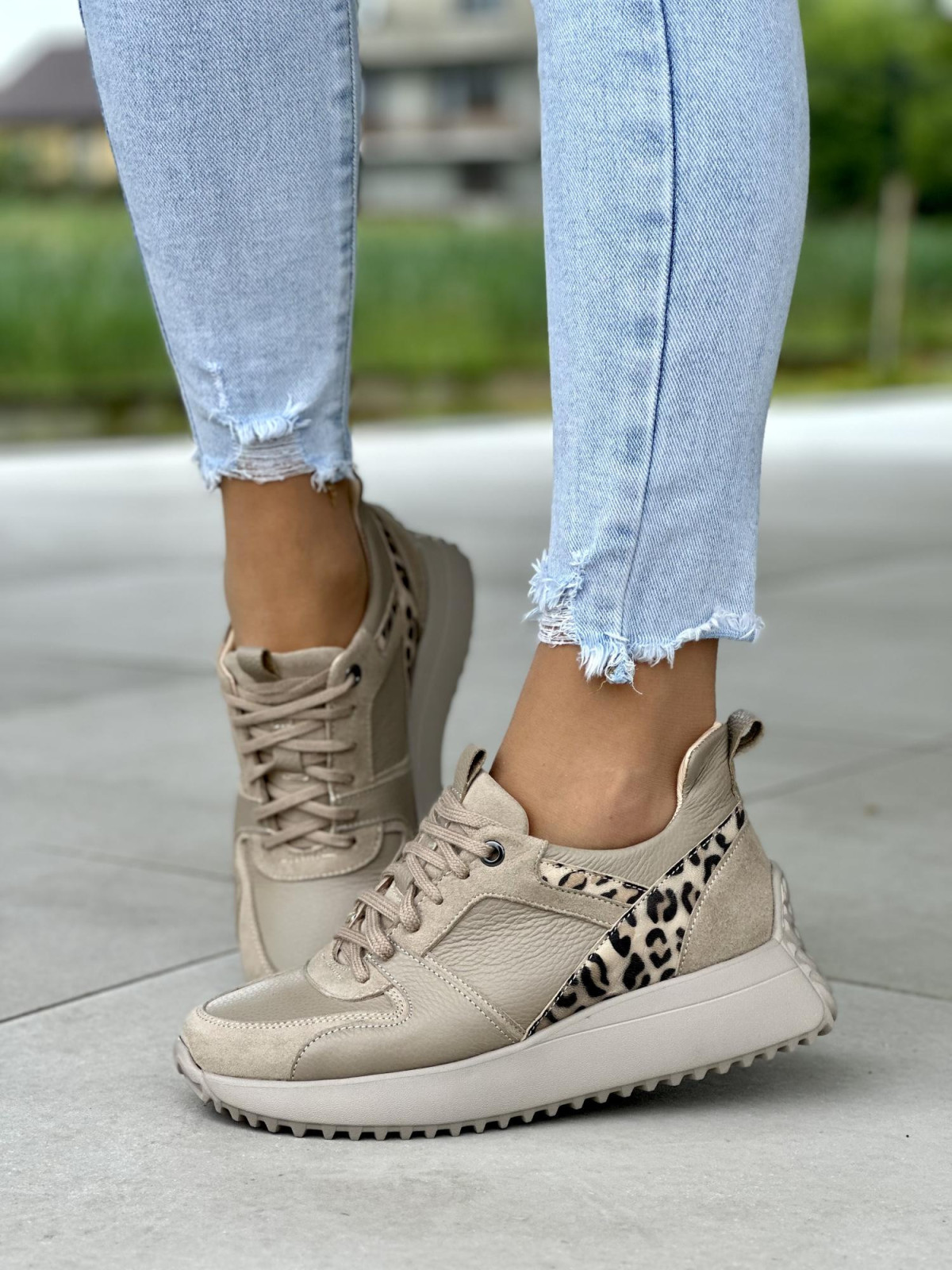 Bezowe-sneakersy-damskie-skorzane-polskiej-produkcji-oleksy