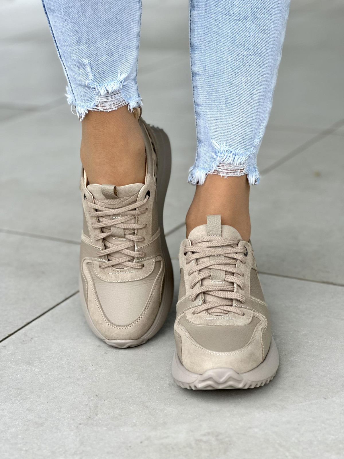 Bezowe-sneakersy-damskie-skorzane-polskiej-produkcji-oleksy