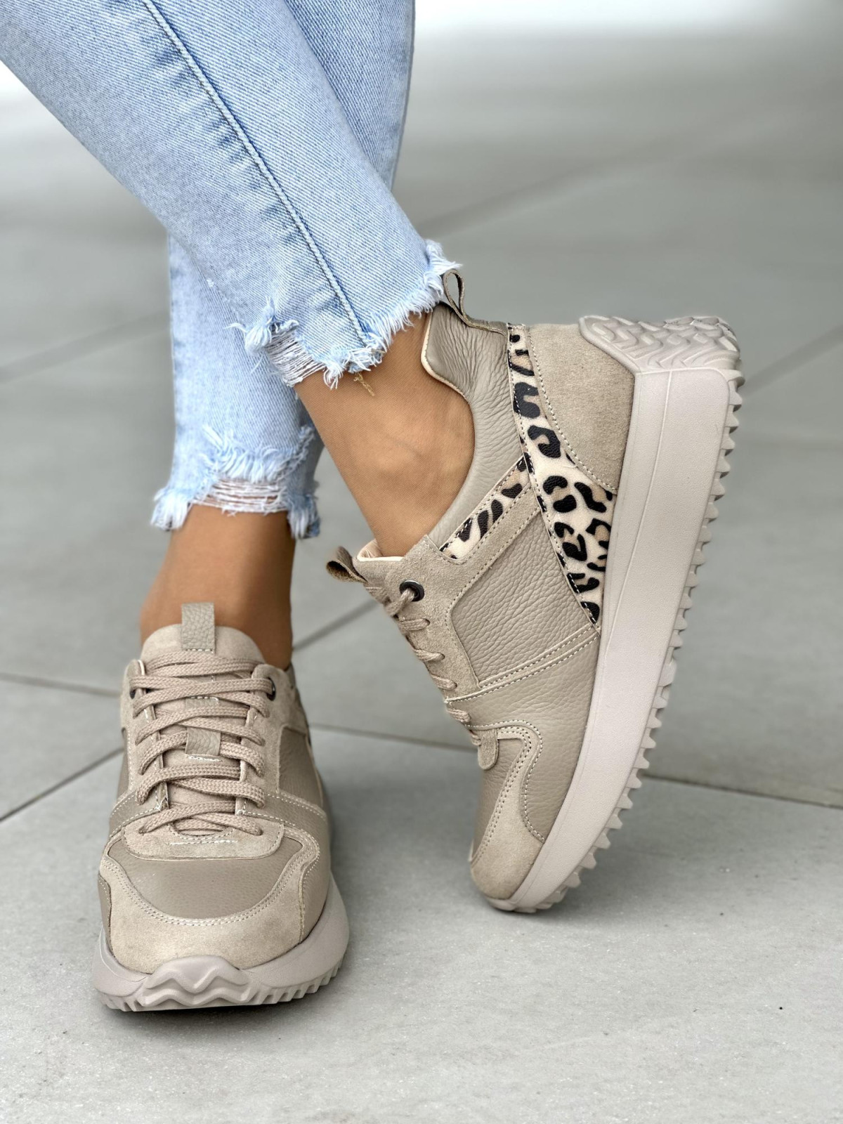 Bezowe-sneakersy-damskie-skorzane-polskiej-produkcji-oleksy