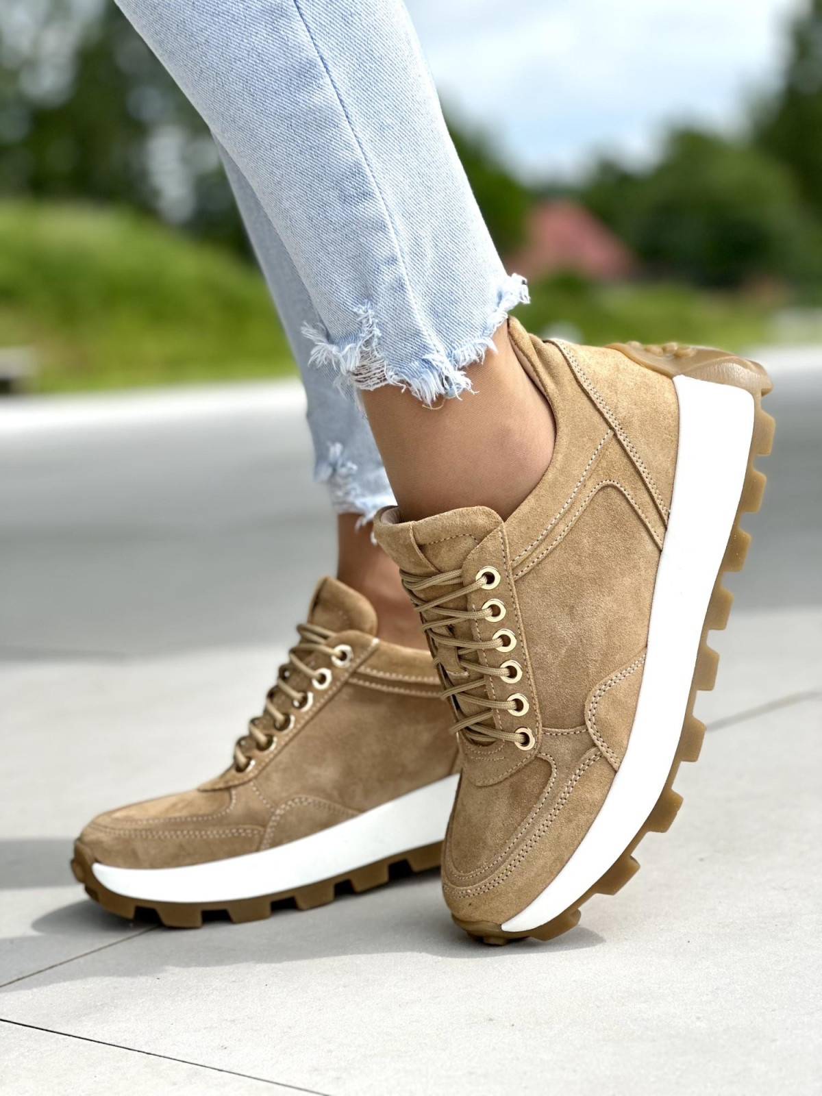 Bezowe-sneakersy-damskie-skorzane-OLEKSY-polskiej-produkcji