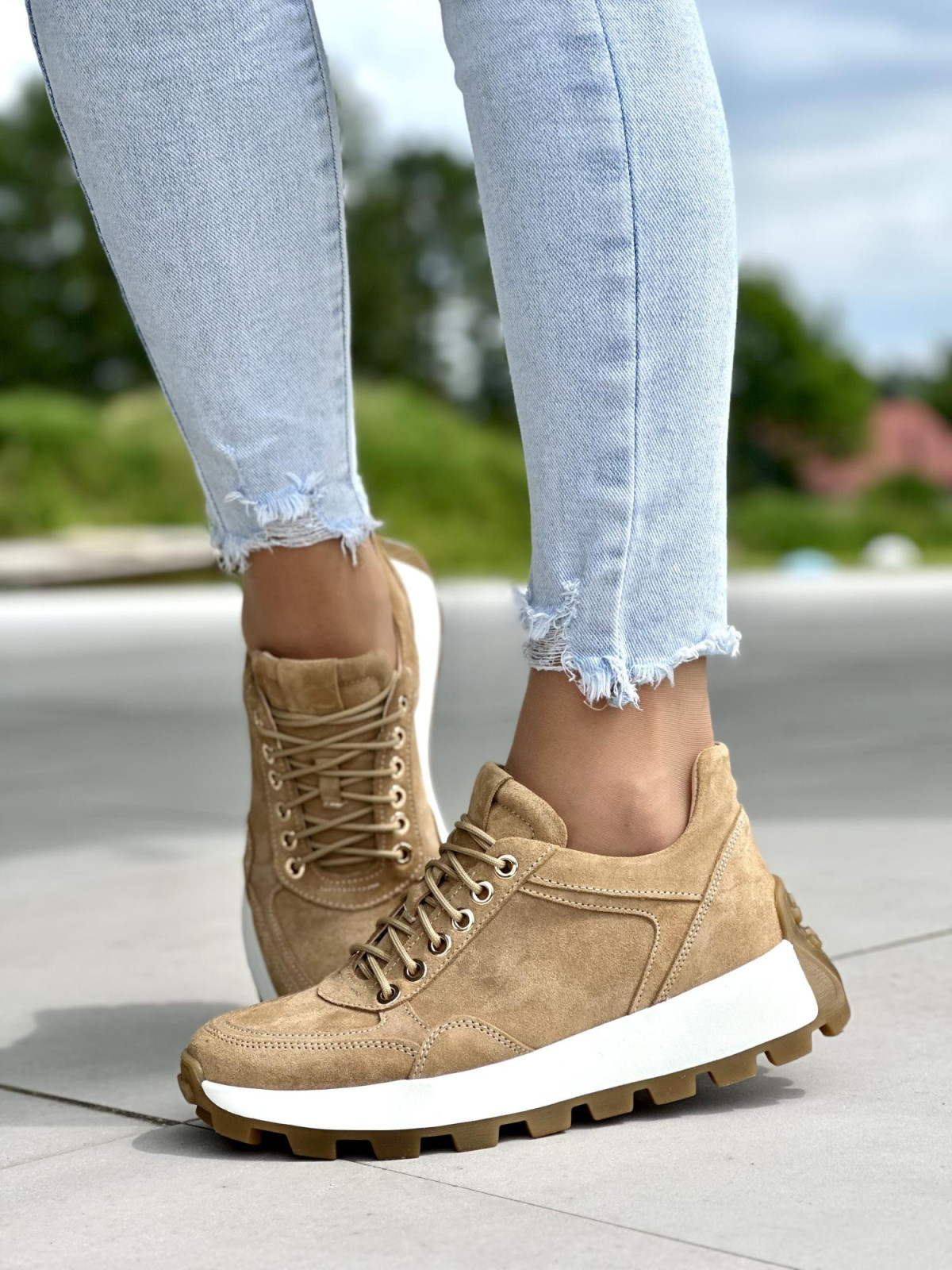 Bezowe-sneakersy-damskie-skorzane-OLEKSY-polskiej-produkcji