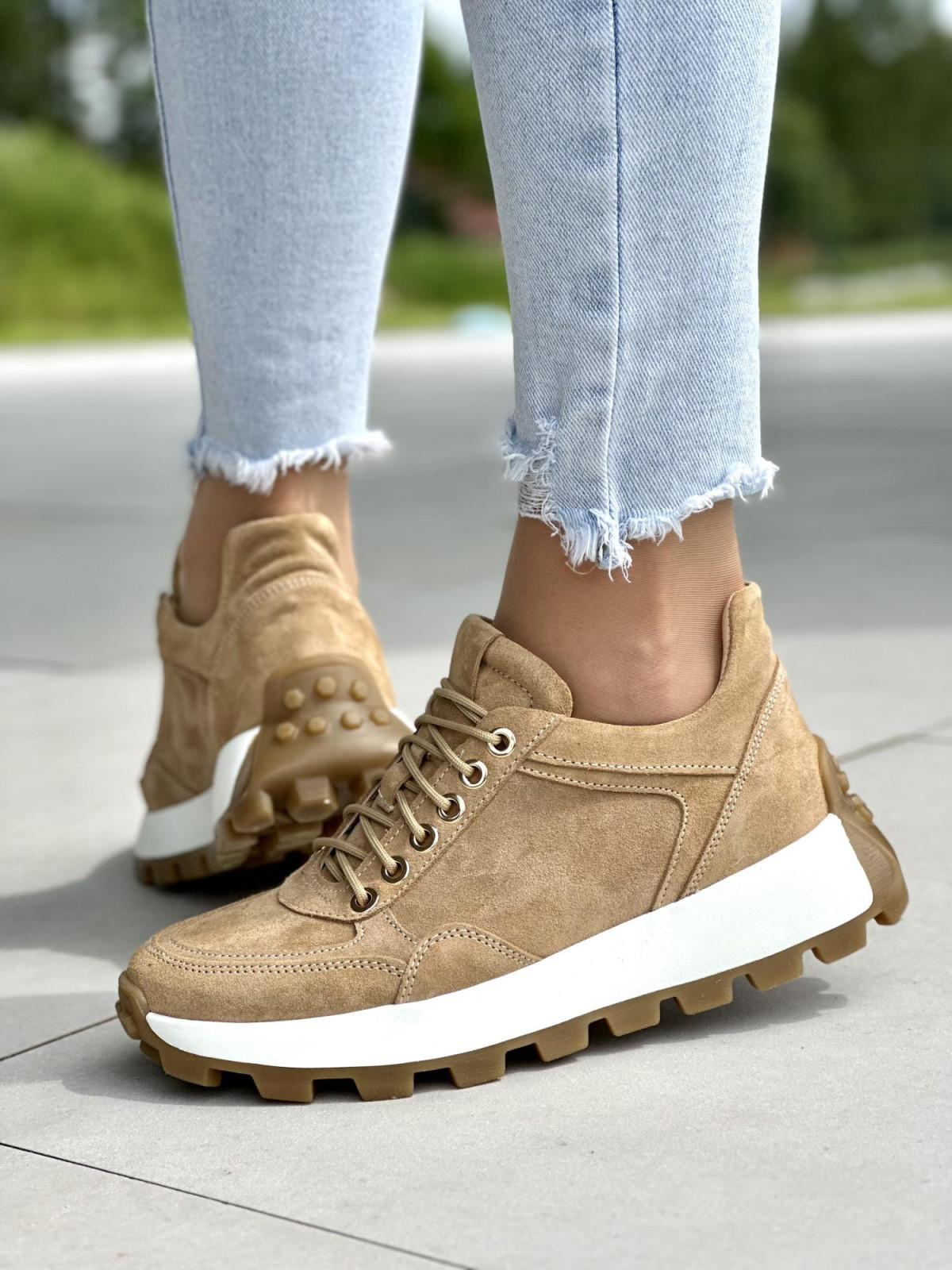 Bezowe-sneakersy-damskie-skorzane-OLEKSY-polskiej-produkcji