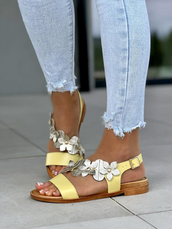 Wygodne-piekne-zolte-sandaly-damskie-z-kwiatkami-OLEKSY-ze-skory-naturalnej-polskiej-produkcji