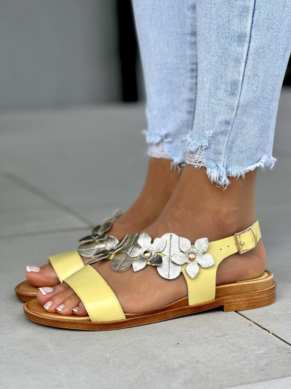 Wygodne-piekne-zolte-sandaly-damskie-z-kwiatkami-OLEKSY-ze-skory-naturalnej-polskiej-produkcji