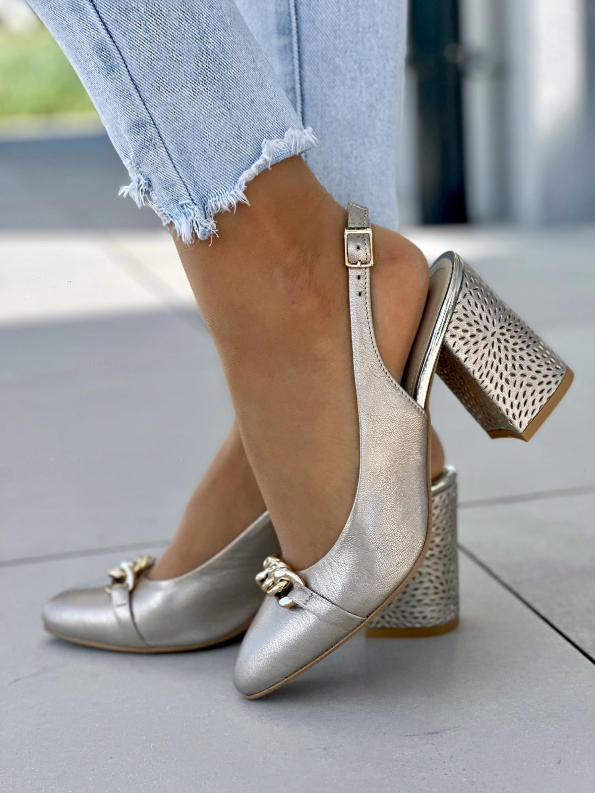 Zlote-sandaly-damskie-skorzane-OLEKSY-na-wygodnym-slupkowym-obcasie