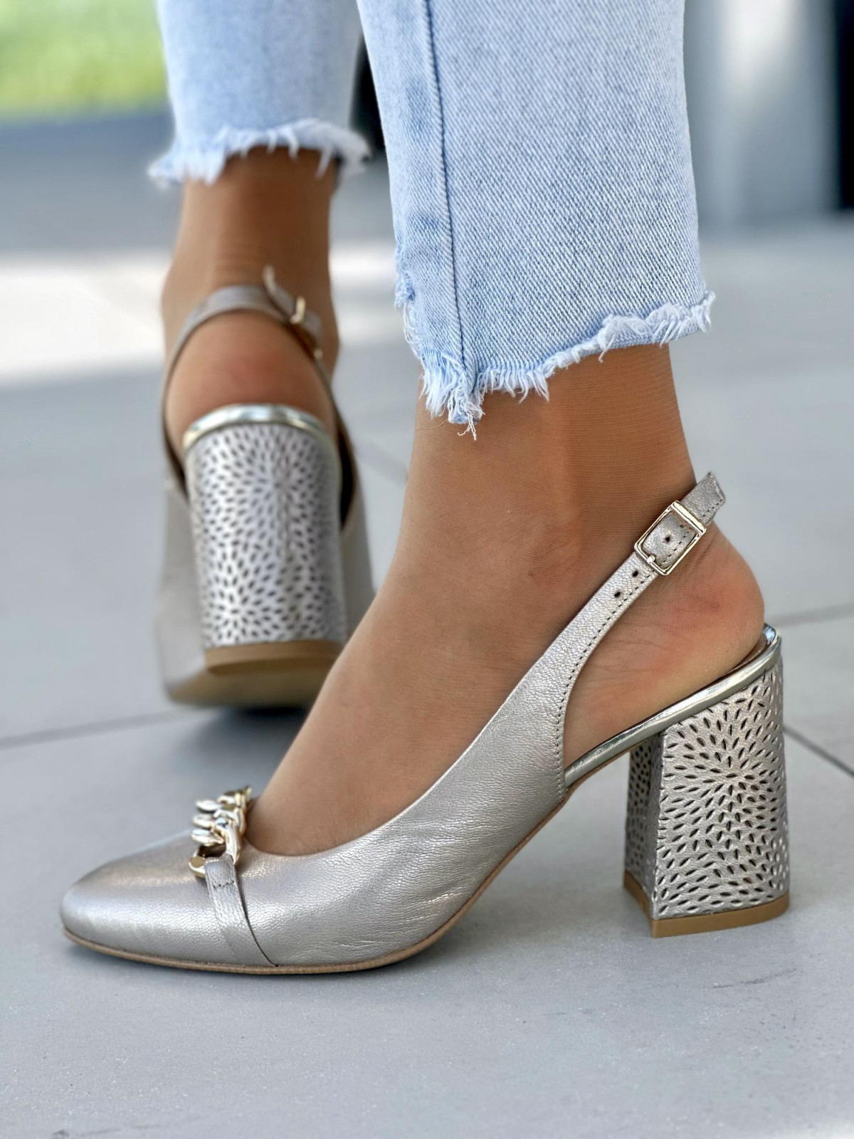 Zlote-sandaly-damskie-skorzane-OLEKSY-na-wygodnym-slupkowym-obcasie