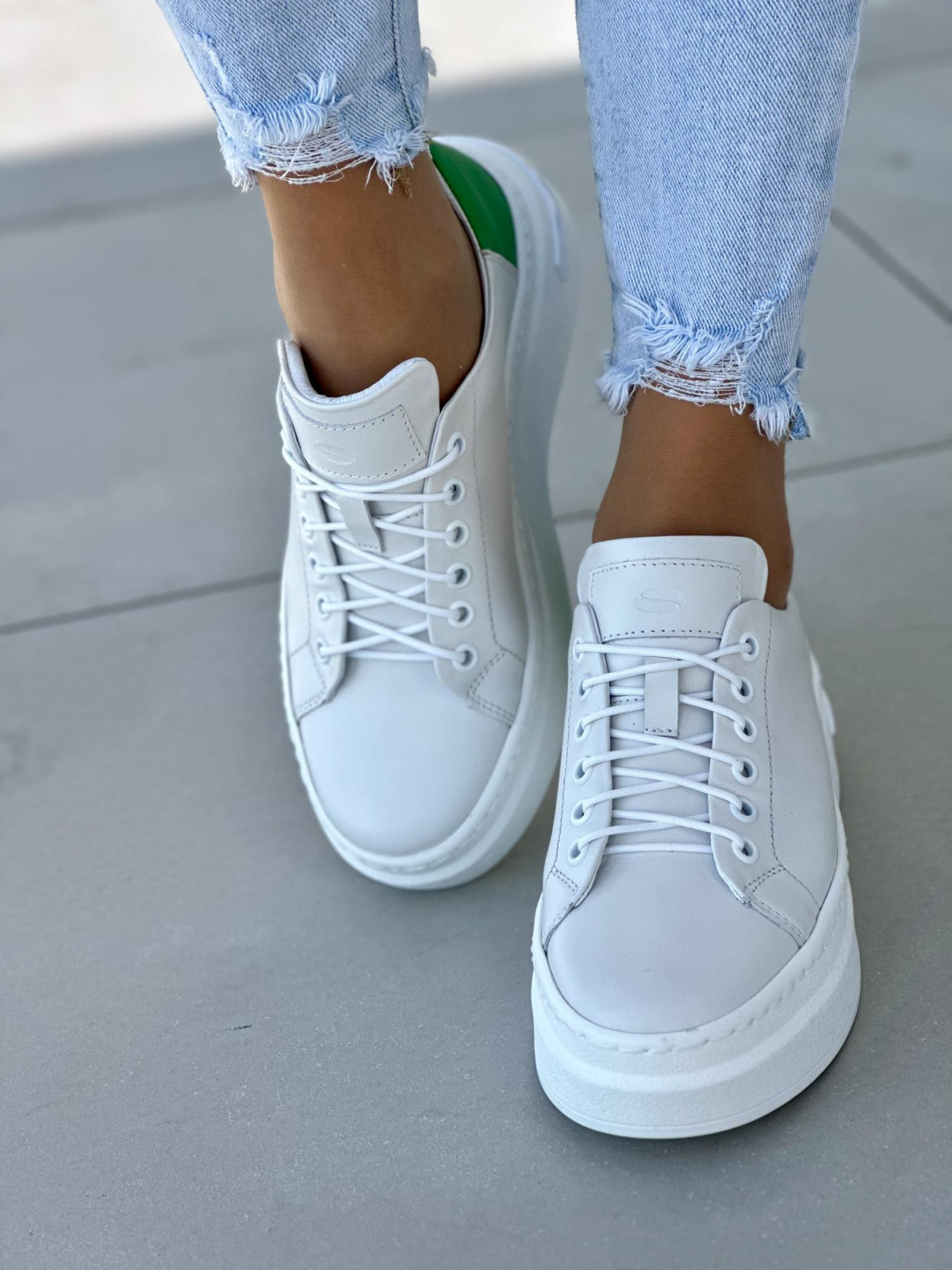 Biale-trampki-damskie-skorzane-OLEKSY-polskiej-produkcji