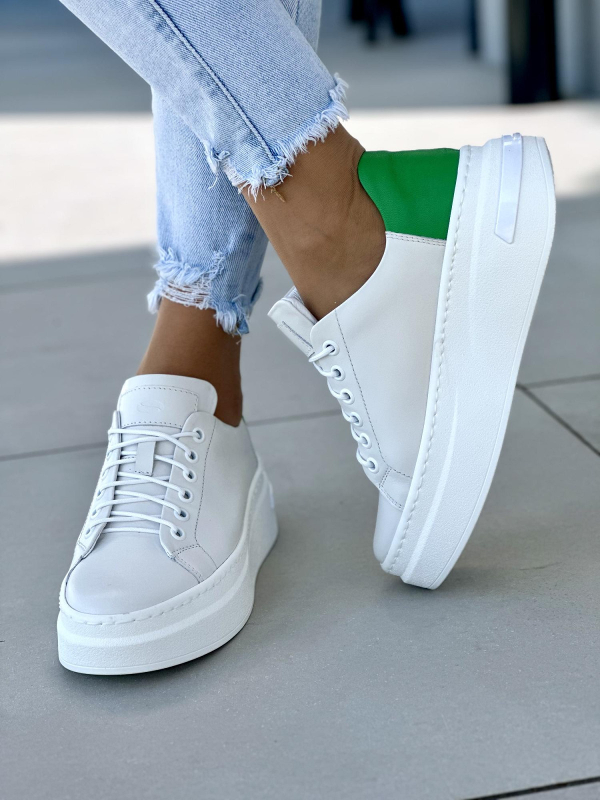 Biale-trampki-damskie-skorzane-OLEKSY-polskiej-produkcji