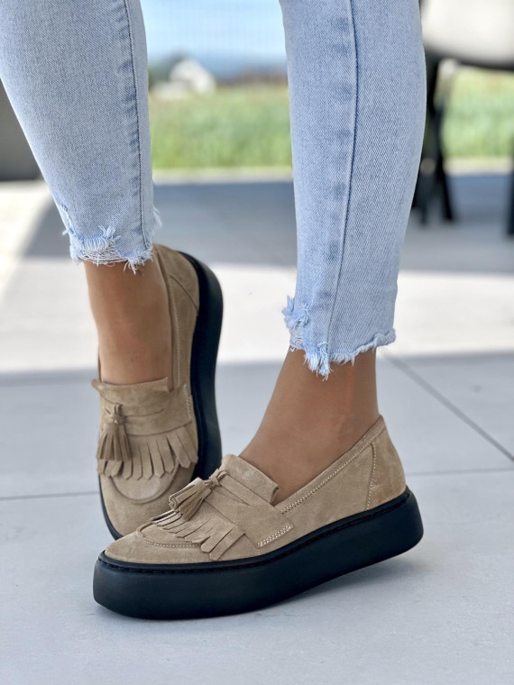 Wygodne-mokasyny-OLEKSY-ze-skory-naturalnej-w-kolorze-beżowym