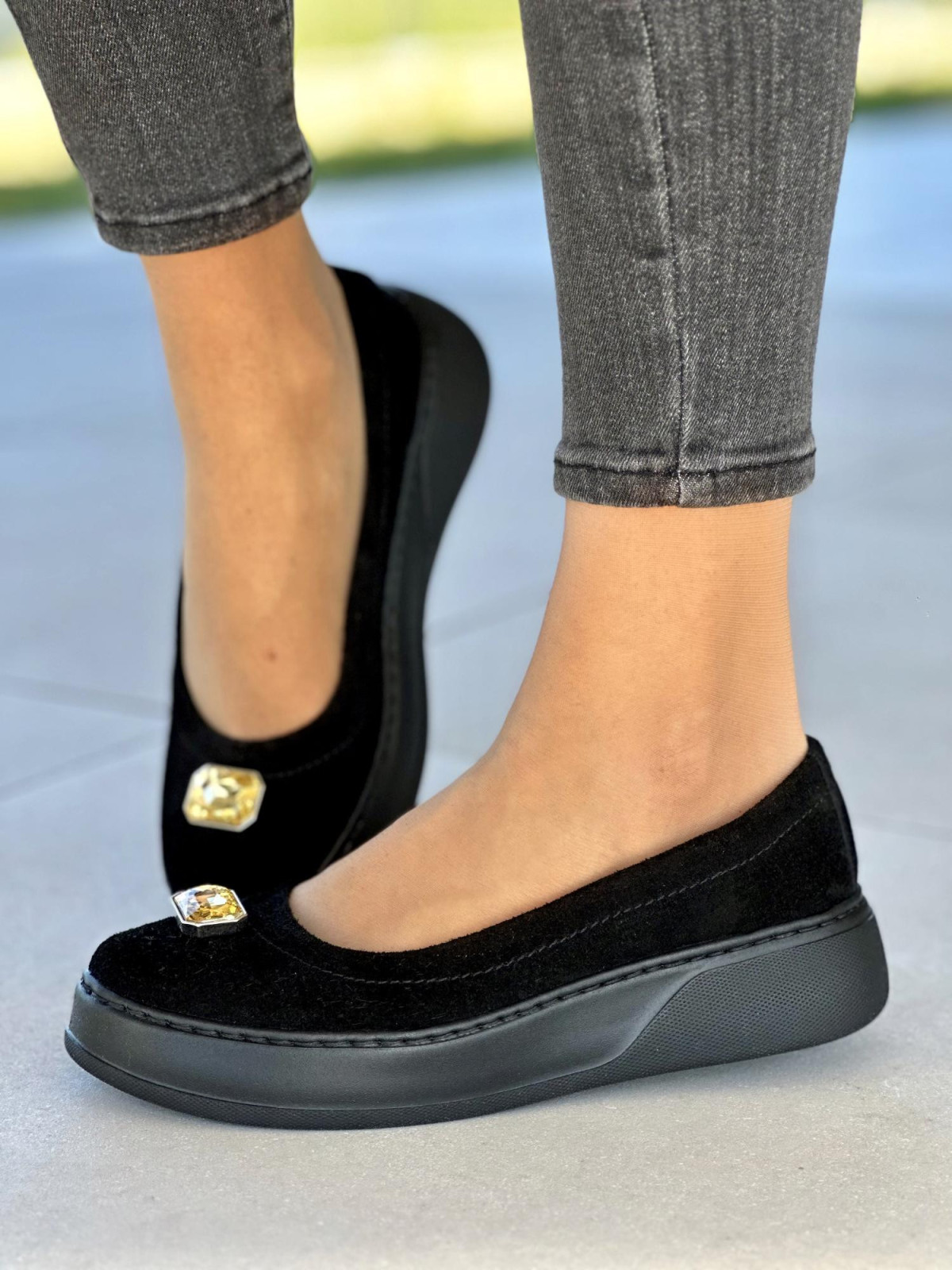 Czarne-baleriny-z-pieknym-kamieniem-OLEKSY-wykonane-ze-skory-naturalnej-polskiej-produkcji