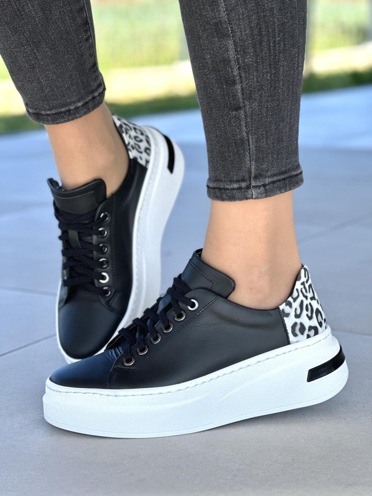 Czarne-trampki-damskie-skorzane-OLEKSY-polskiej-produkcji-na-grubej-podeszie