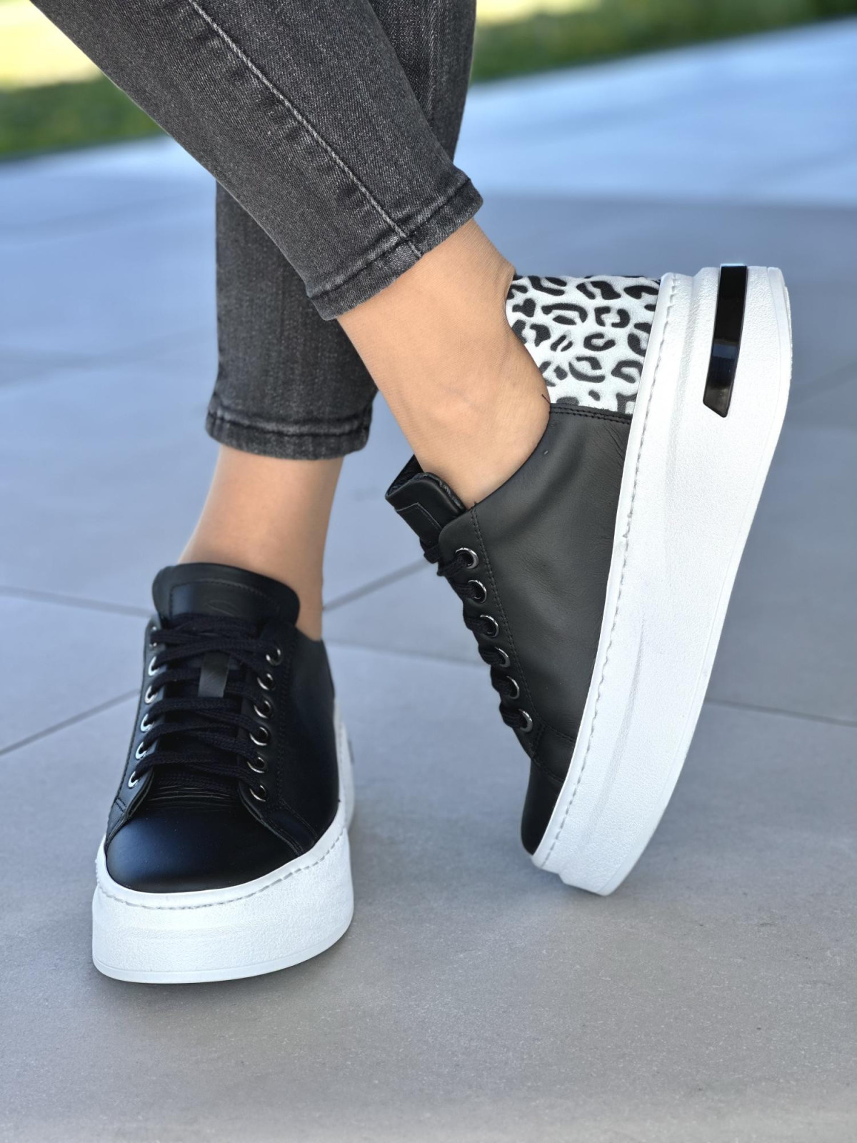 Czarne-trampki-damskie-skorzane-OLEKSY-polskiej-produkcji-na-grubej-podeszie