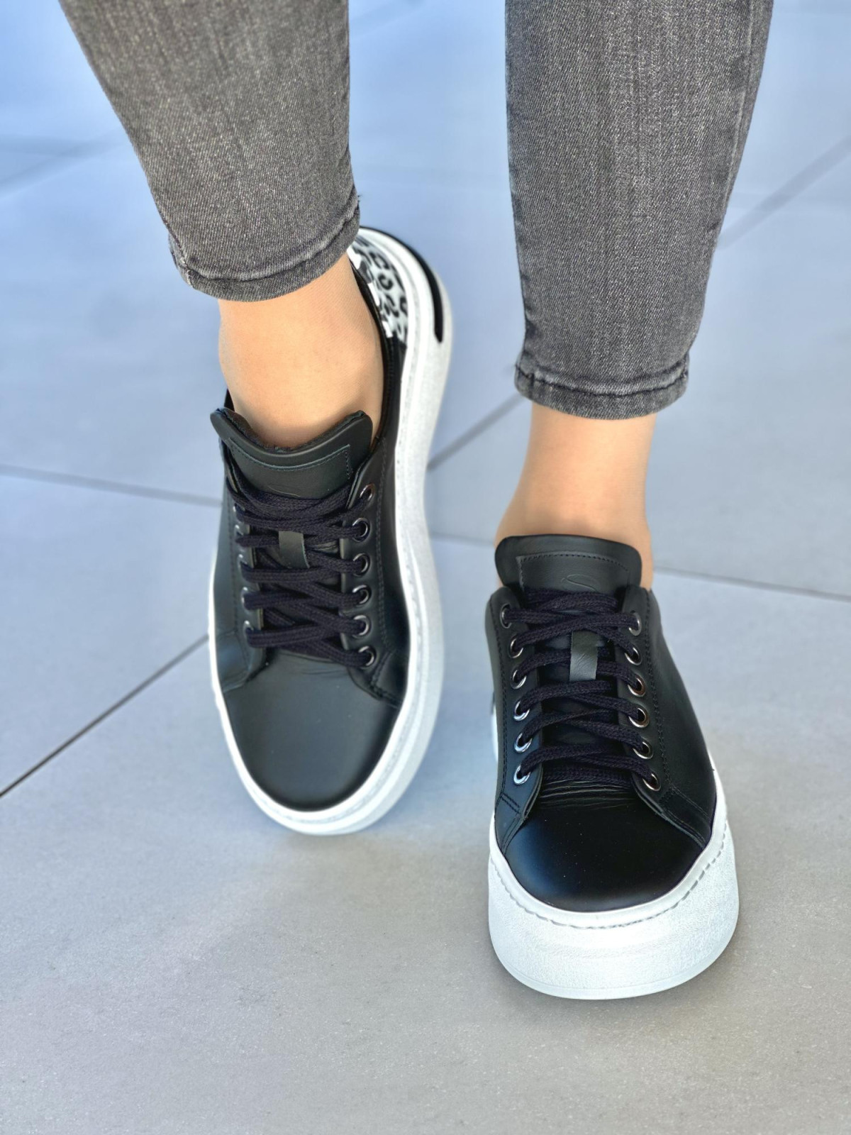 Czarne-trampki-damskie-skorzane-OLEKSY-polskiej-produkcji-na-grubej-podeszie