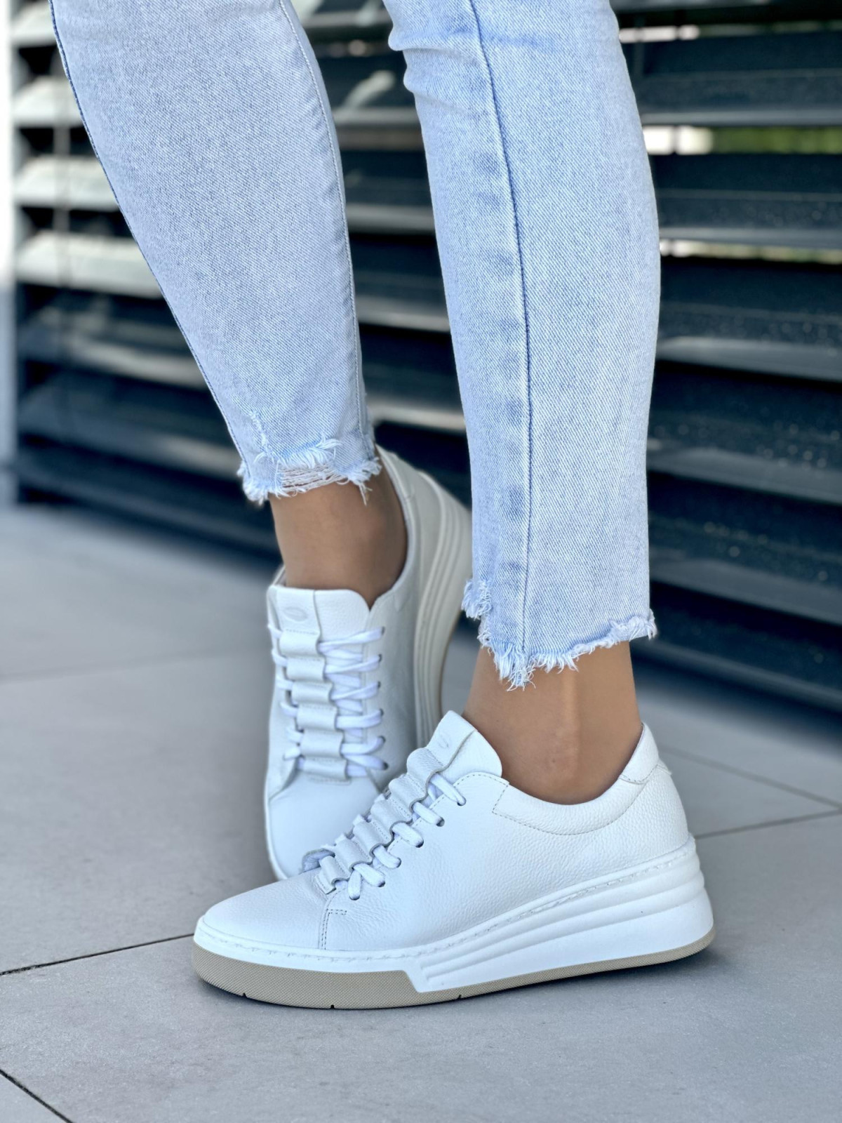 Biale-trampki-damskie-skorzane-OLEKSY-polskiej-produkcji-na-grubej-podeszwie