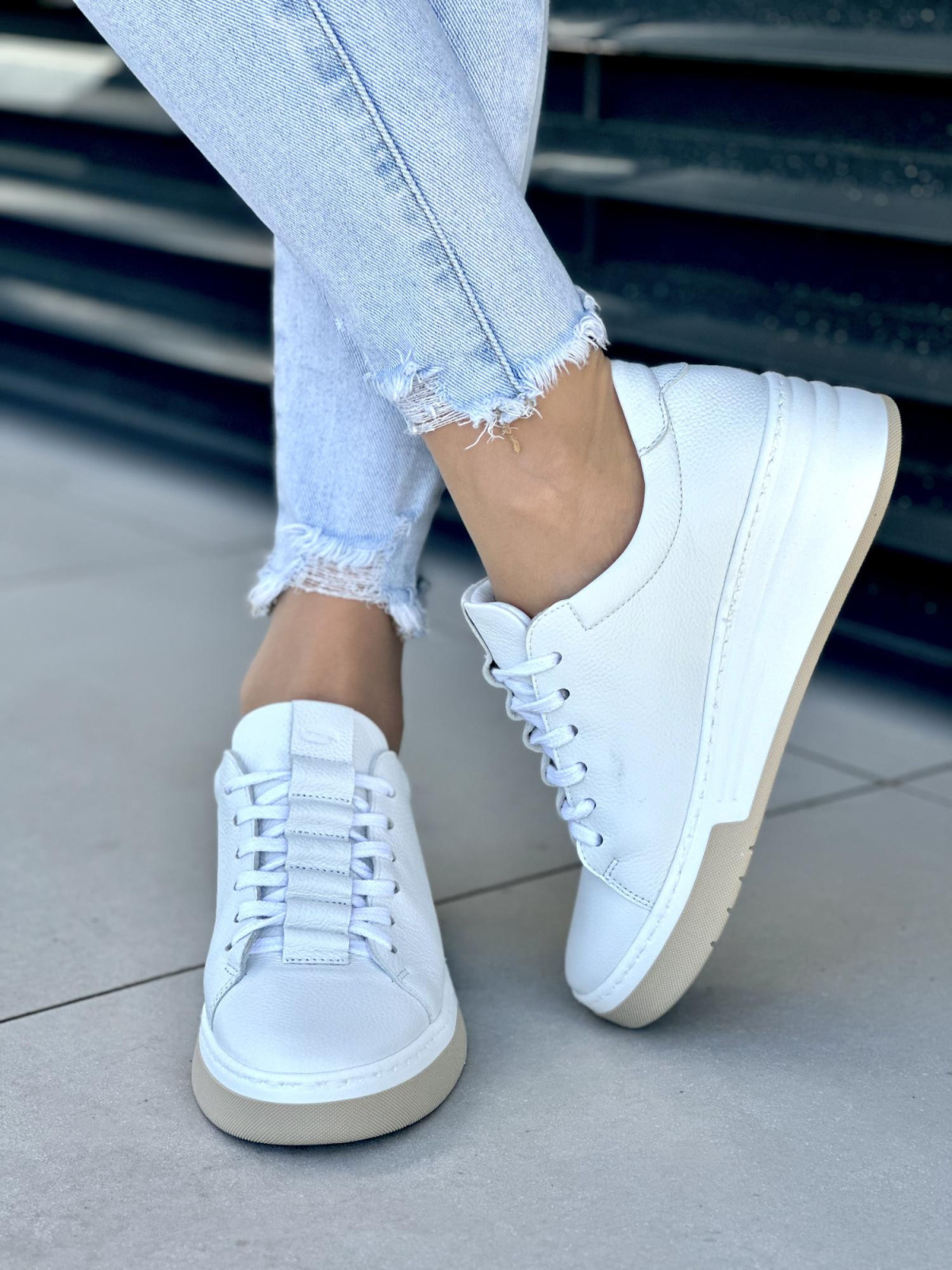 Biale-trampki-damskie-skorzane-OLEKSY-polskiej-produkcji-na-grubej-podeszwie