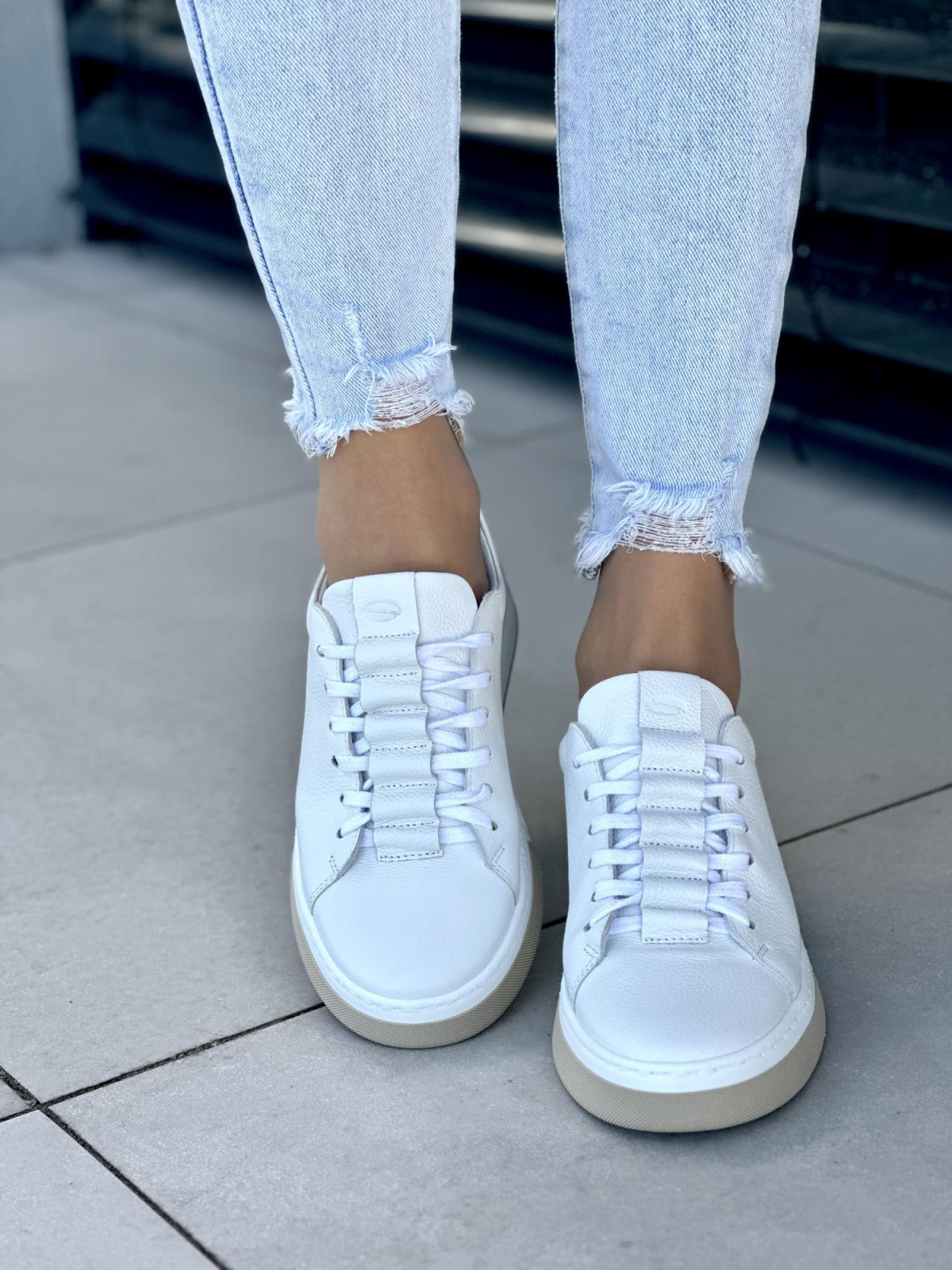 Biale-trampki-damskie-skorzane-OLEKSY-polskiej-produkcji-na-grubej-podeszwie