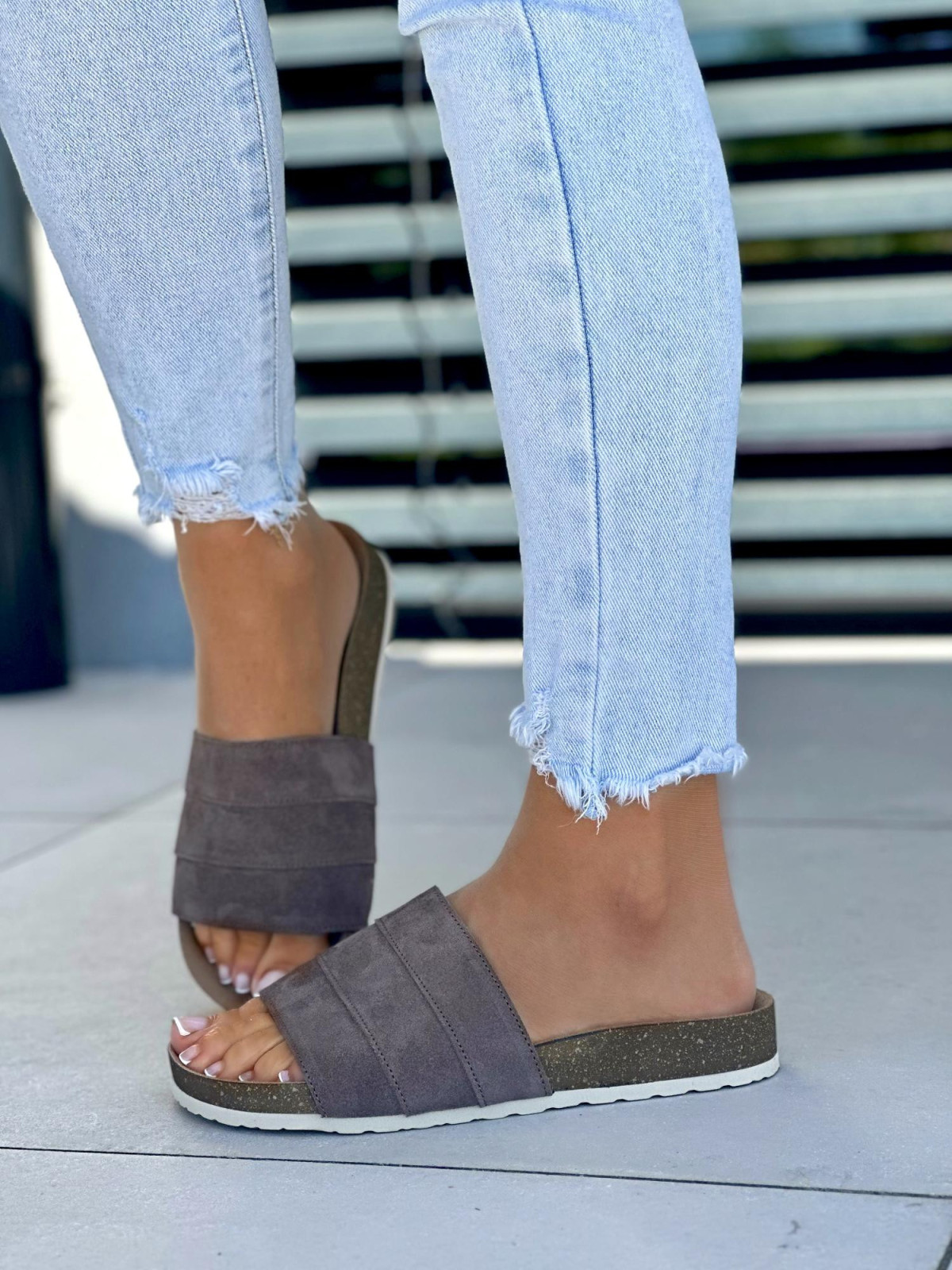 Bardzo-wygodne-brazowe-klapki-OLEKSY-ze-skory-naturalnej-polskiej-produkcji