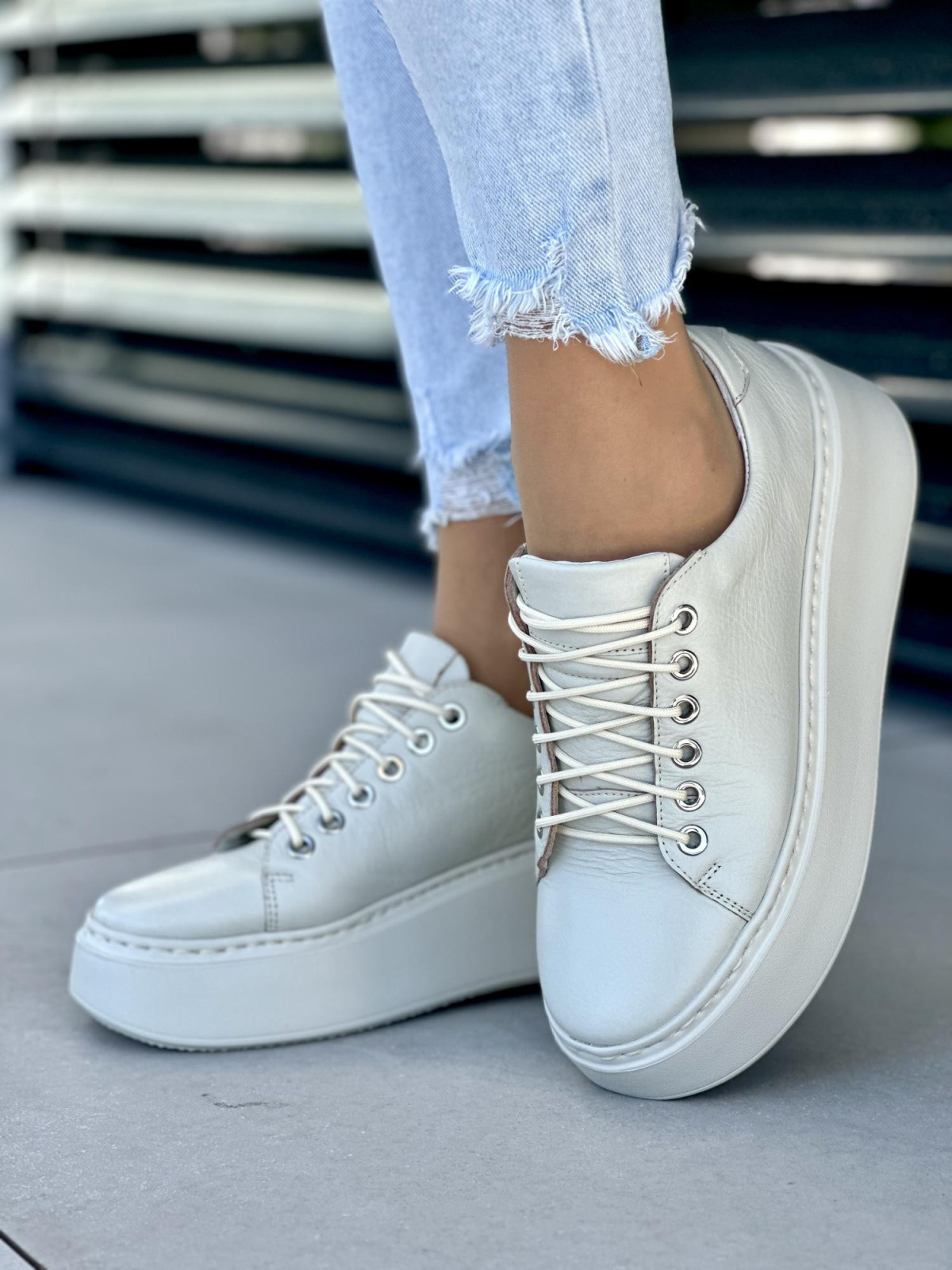 Bezowe-trampki-damskie-skorzane-OLEKSY-polskiej-produkcji