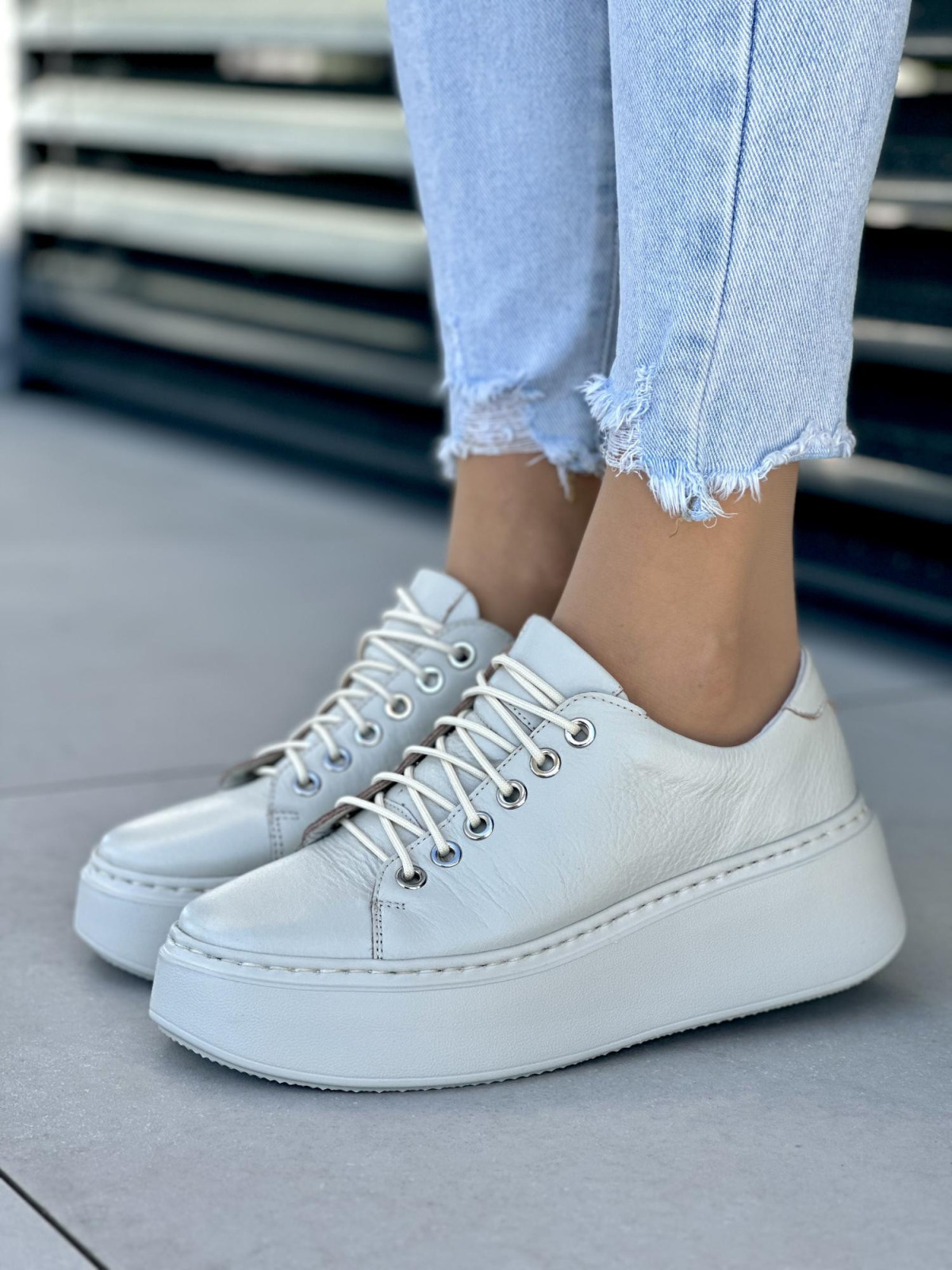 Bezowe-trampki-damskie-skorzane-OLEKSY-polskiej-produkcji