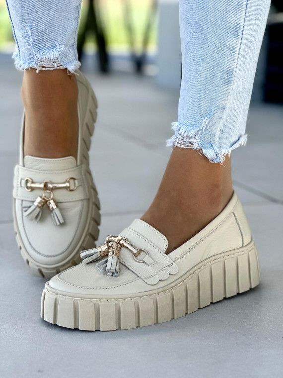 Modne-bezowe-mokasyny-damskie-skorzane-OLEKSY-na-wygodnym-grubym-spodzie-polskiej-produkcji