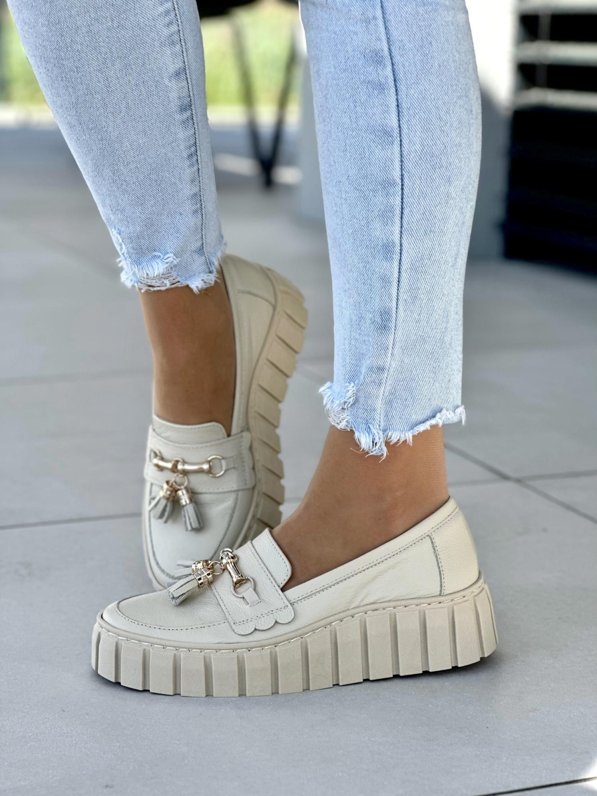 Modne-bezowe-mokasyny-damskie-skorzane-OLEKSY-na-wygodnym-grubym-spodzie-polskiej-produkcji