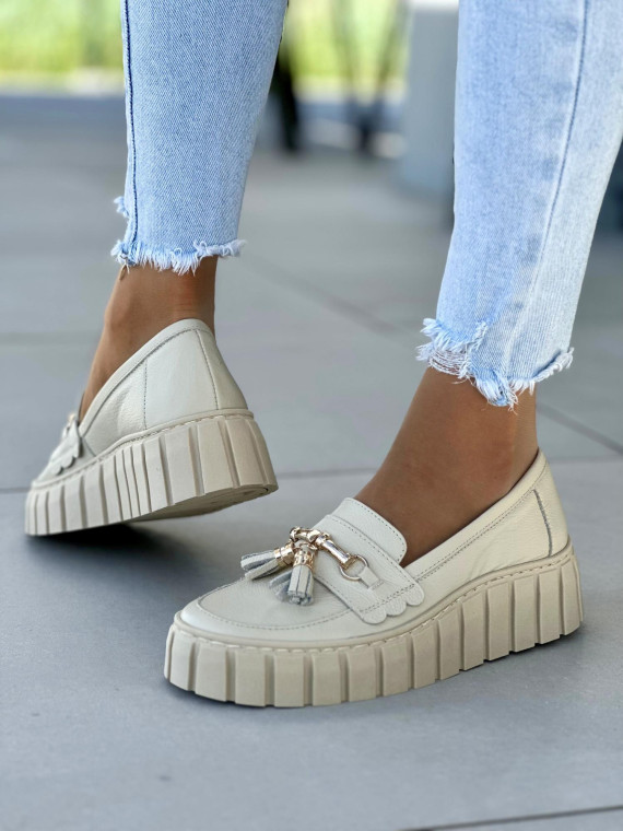 Modne-bezowe-mokasyny-damskie-skorzane-OLEKSY-na-wygodnym-grubym-spodzie-polskiej-produkcji