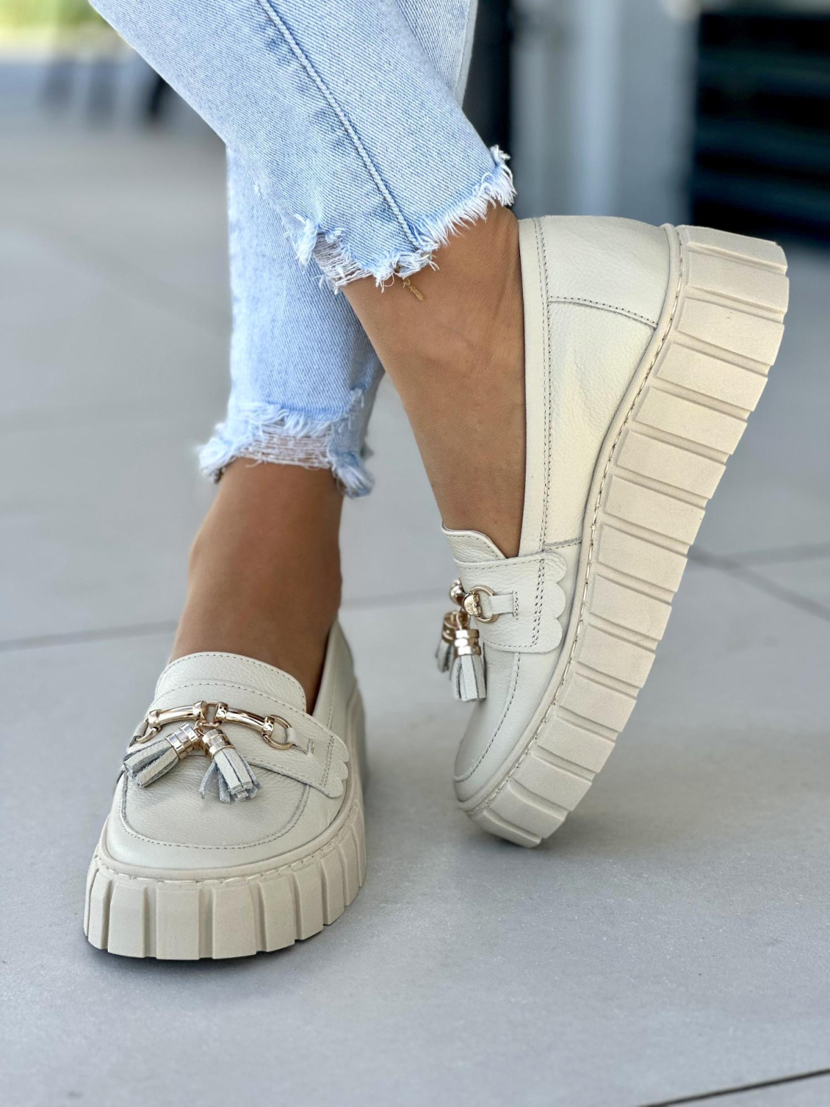 Modne-bezowe-mokasyny-damskie-skorzane-OLEKSY-na-wygodnym-grubym-spodzie-polskiej-produkcji