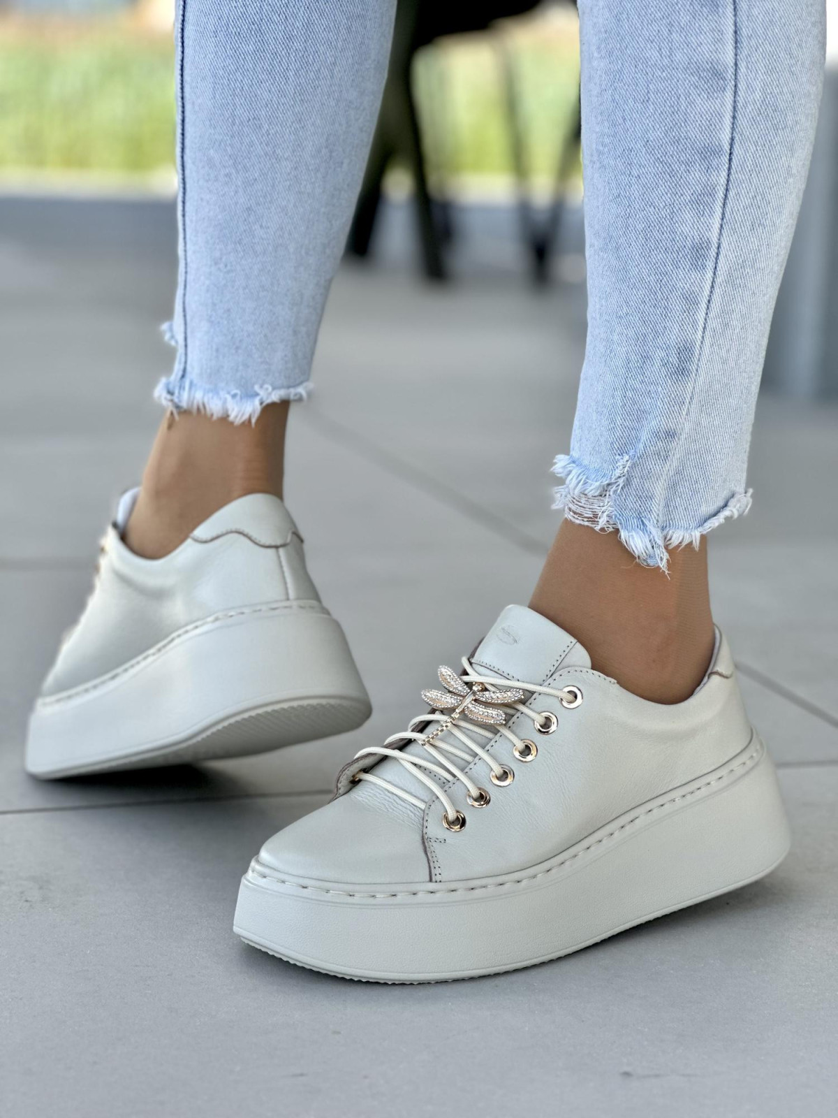 Bezowe-trampki-damskie-skorzane-OLEKSY-polskiej-produkcji-na-grubej-podeszwie