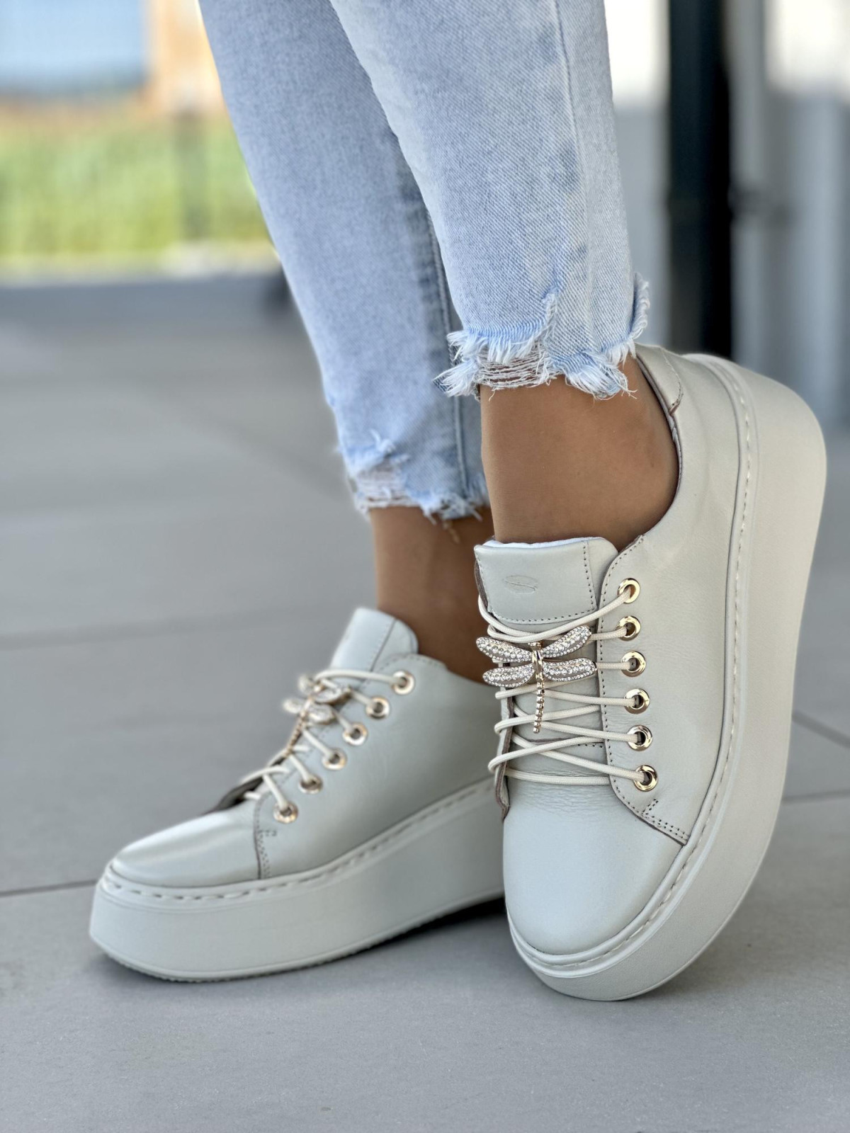 Bezowe-trampki-damskie-skorzane-OLEKSY-polskiej-produkcji-na-grubej-podeszwie