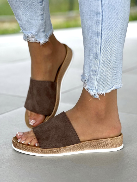 Wygodne-brazowe-klapki-OLEKSY-ze-skory-naturalnej-polskiej-produkcji