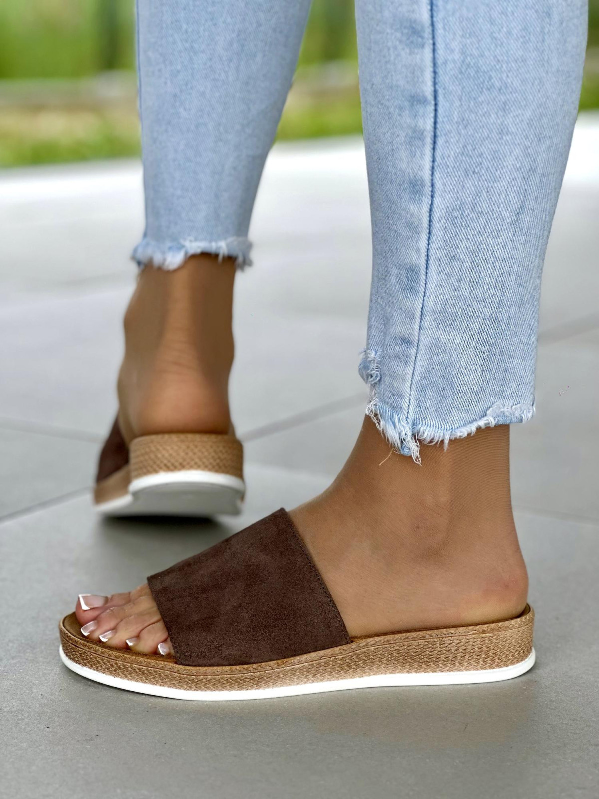 Wygodne-brazowe-klapki-OLEKSY-ze-skory-naturalnej-polskiej-produkcji