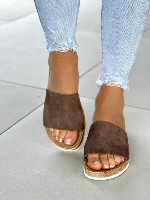 Wygodne-brazowe-klapki-OLEKSY-ze-skory-naturalnej-polskiej-produkcji