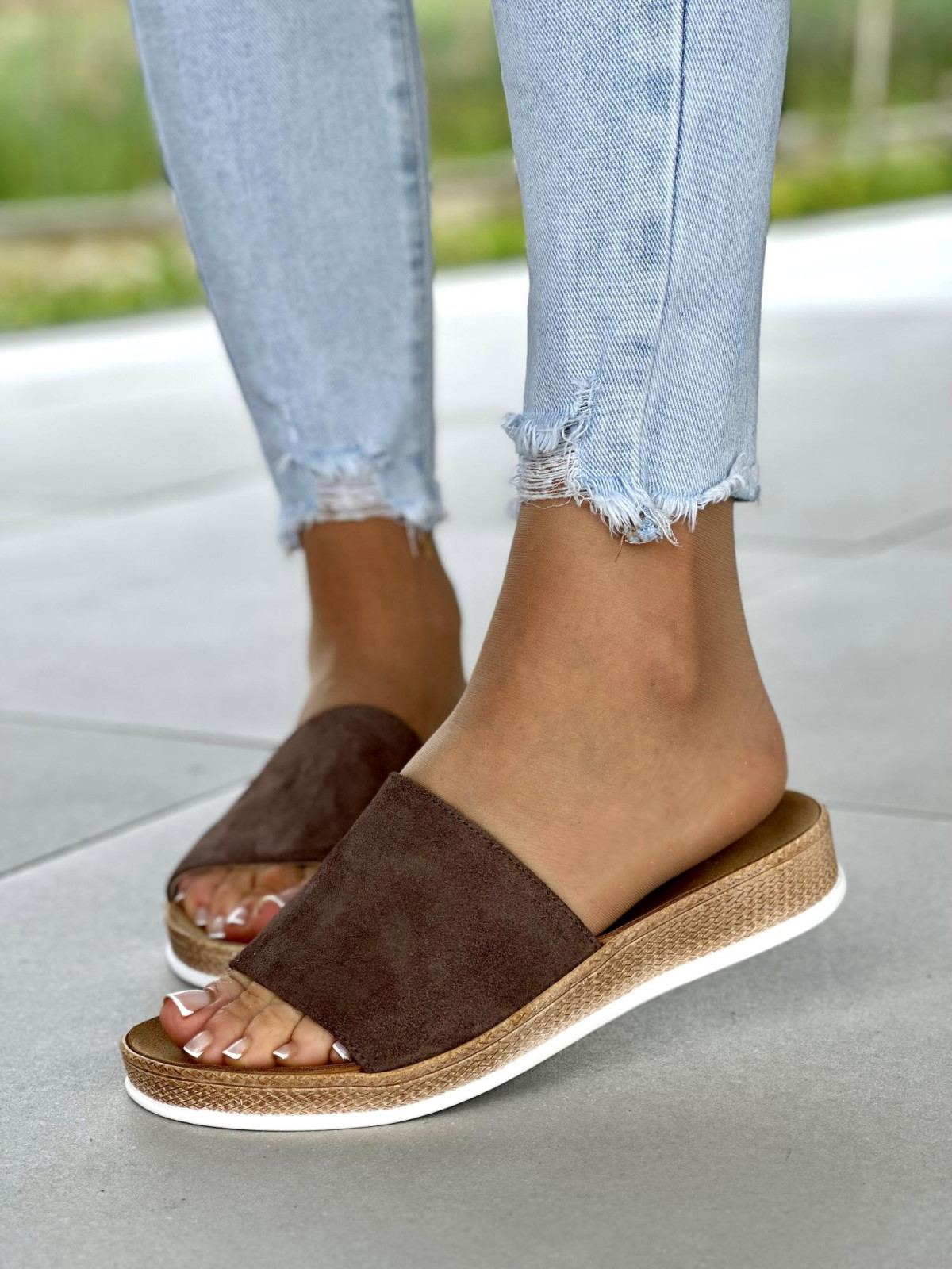 Wygodne-brazowe-klapki-OLEKSY-ze-skory-naturalnej-polskiej-produkcji