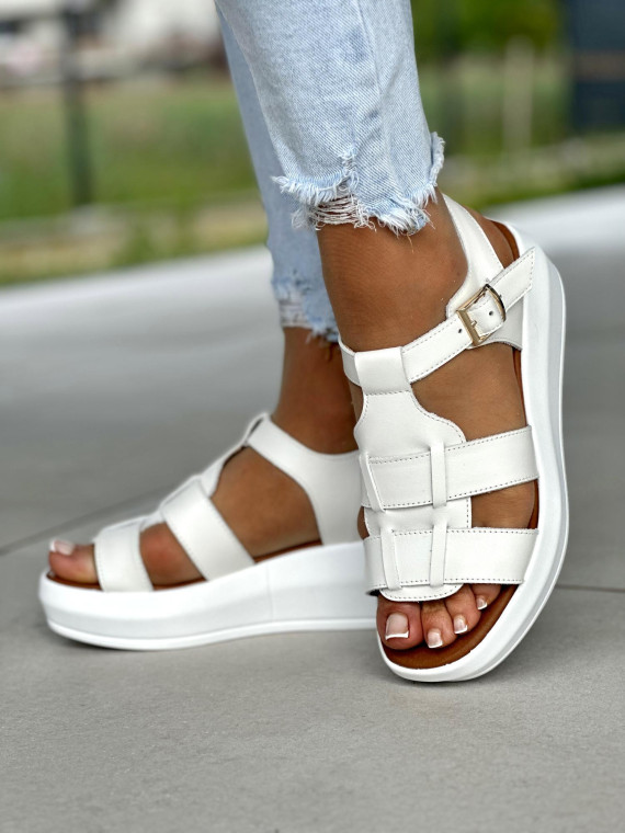 Biale-sandaly-damskie-ze-skory-naturalnej-OLEKSY-polskiej-produkcji-na-grubej-podeszwie