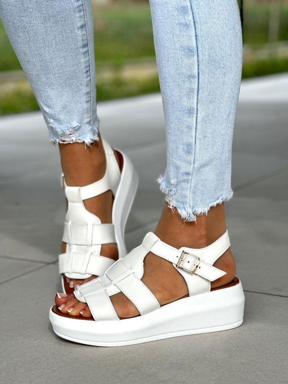 Biale-sandaly-damskie-ze-skory-naturalnej-OLEKSY-polskiej-produkcji-na-grubej-podeszwie