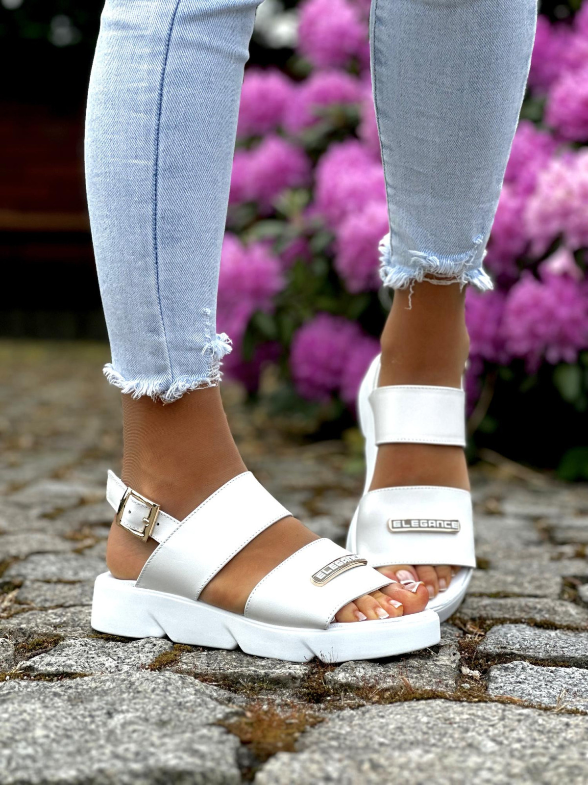 Biale-sandaly-damskie-skorzane-OLEKSY-polskiej-produkcji-na-grubej-podeszwie