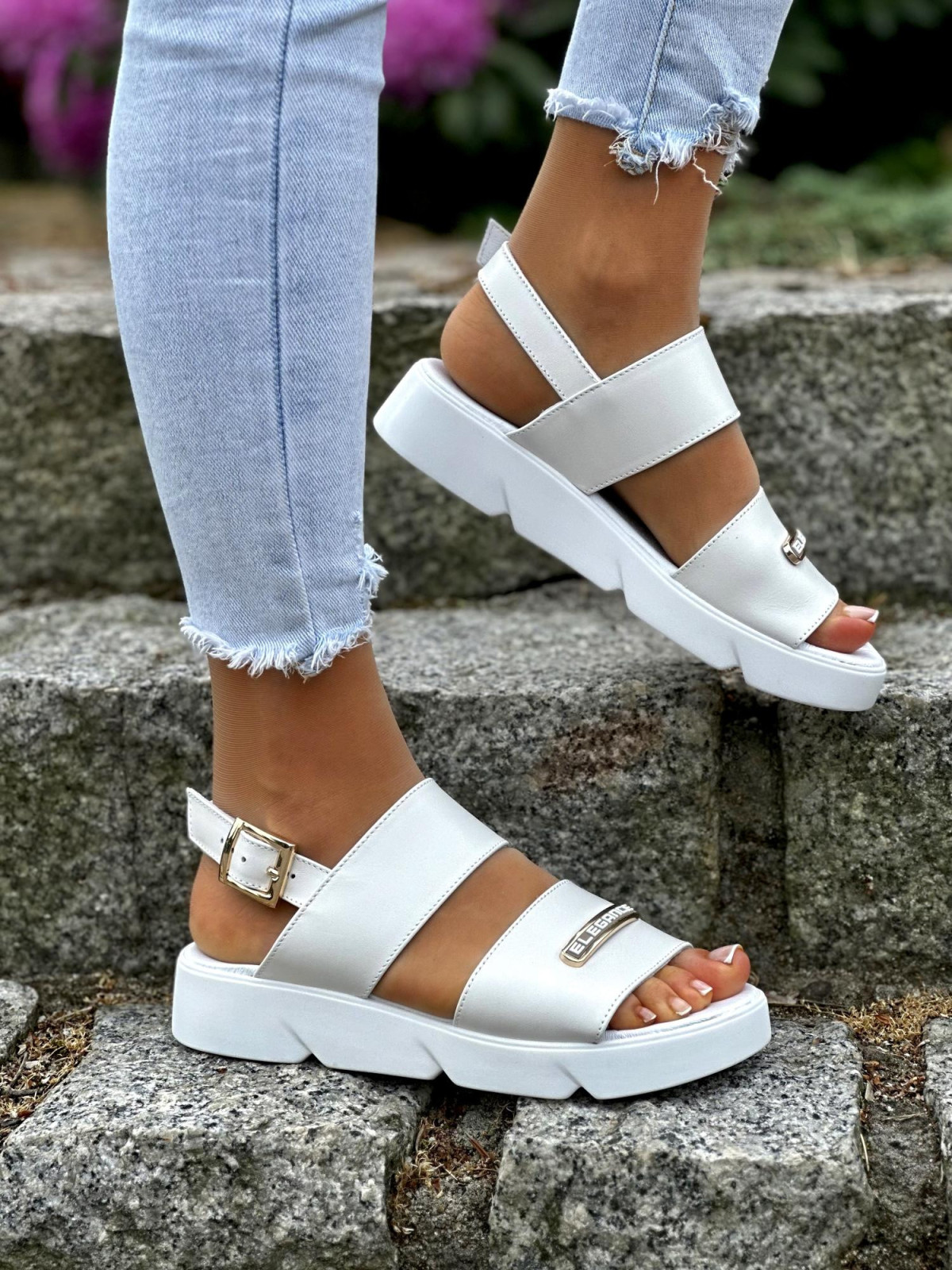 Biale-sandaly-damskie-skorzane-OLEKSY-polskiej-produkcji-na-grubej-podeszwie
