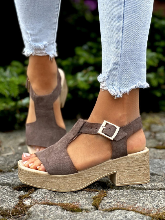 Brazowe-sandaly-damskie-skorzane-OLEKSY-polskiej-produkcji-na-bardzo-wygodnym-obcasie