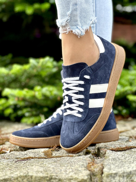 Modowe-trampki-OLEKSY-ze-skory-naturalnej-polskiej-produkcji-w-granatowym-kolorze
