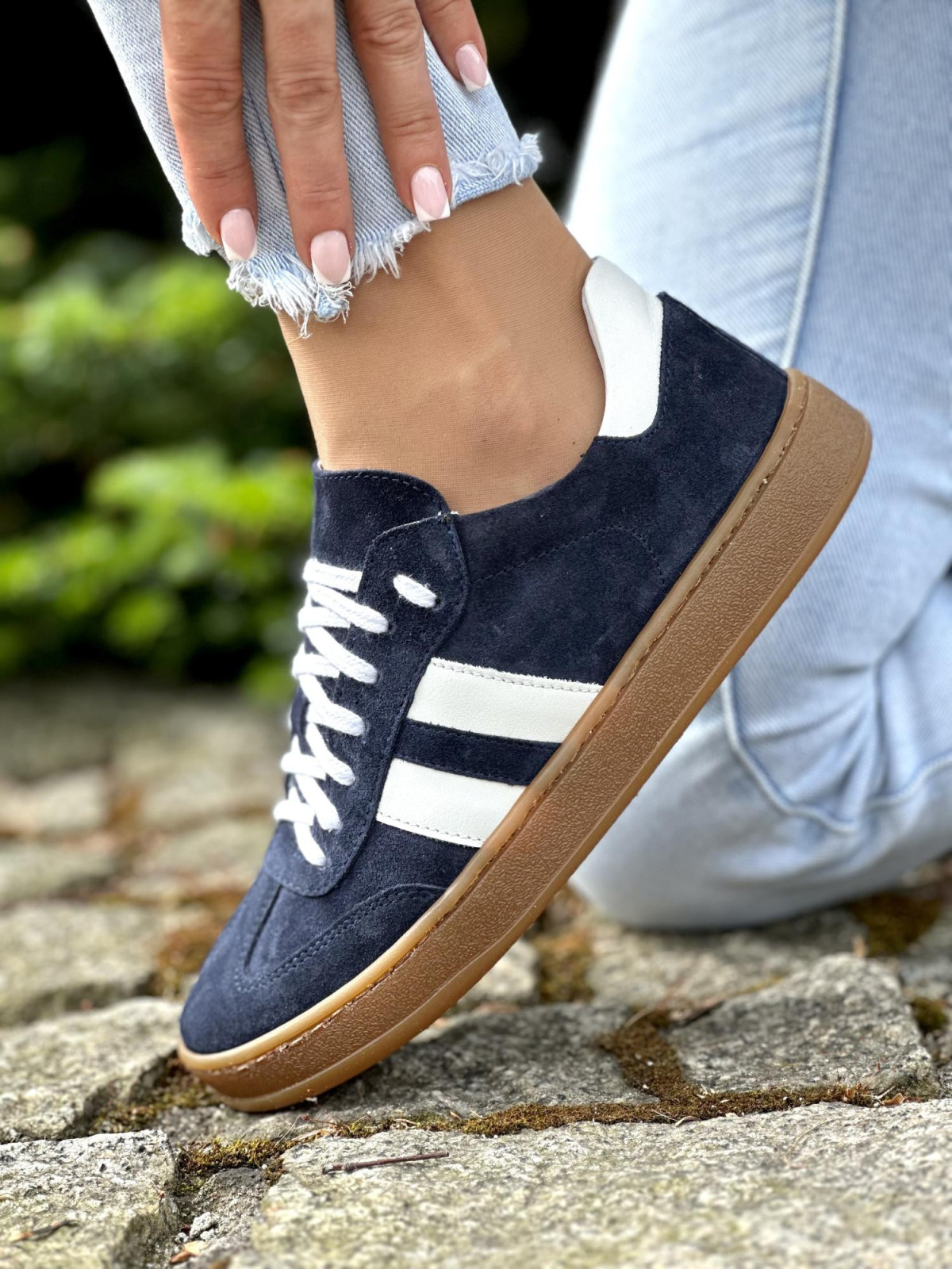 Modowe-trampki-OLEKSY-ze-skory-naturalnej-polskiej-produkcji-w-granatowym-kolorze